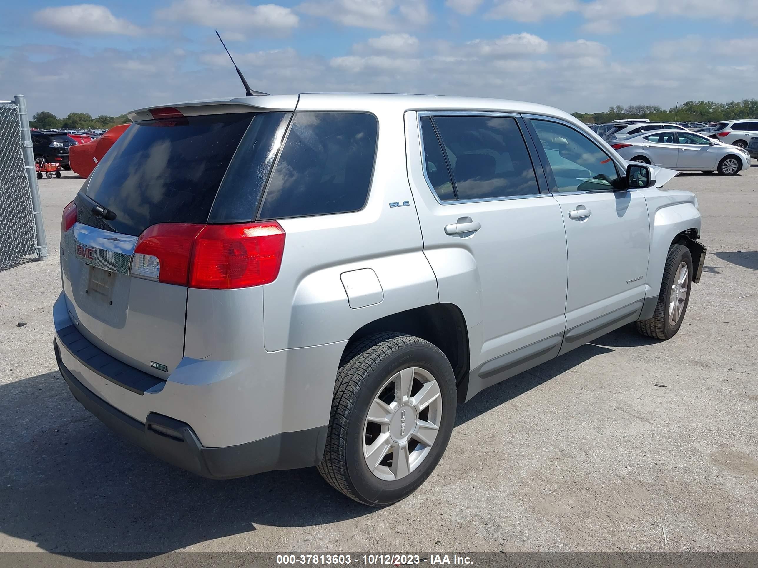 Photo 3 VIN: 2GKALMEK3C6161438 - GMC TERRAIN 