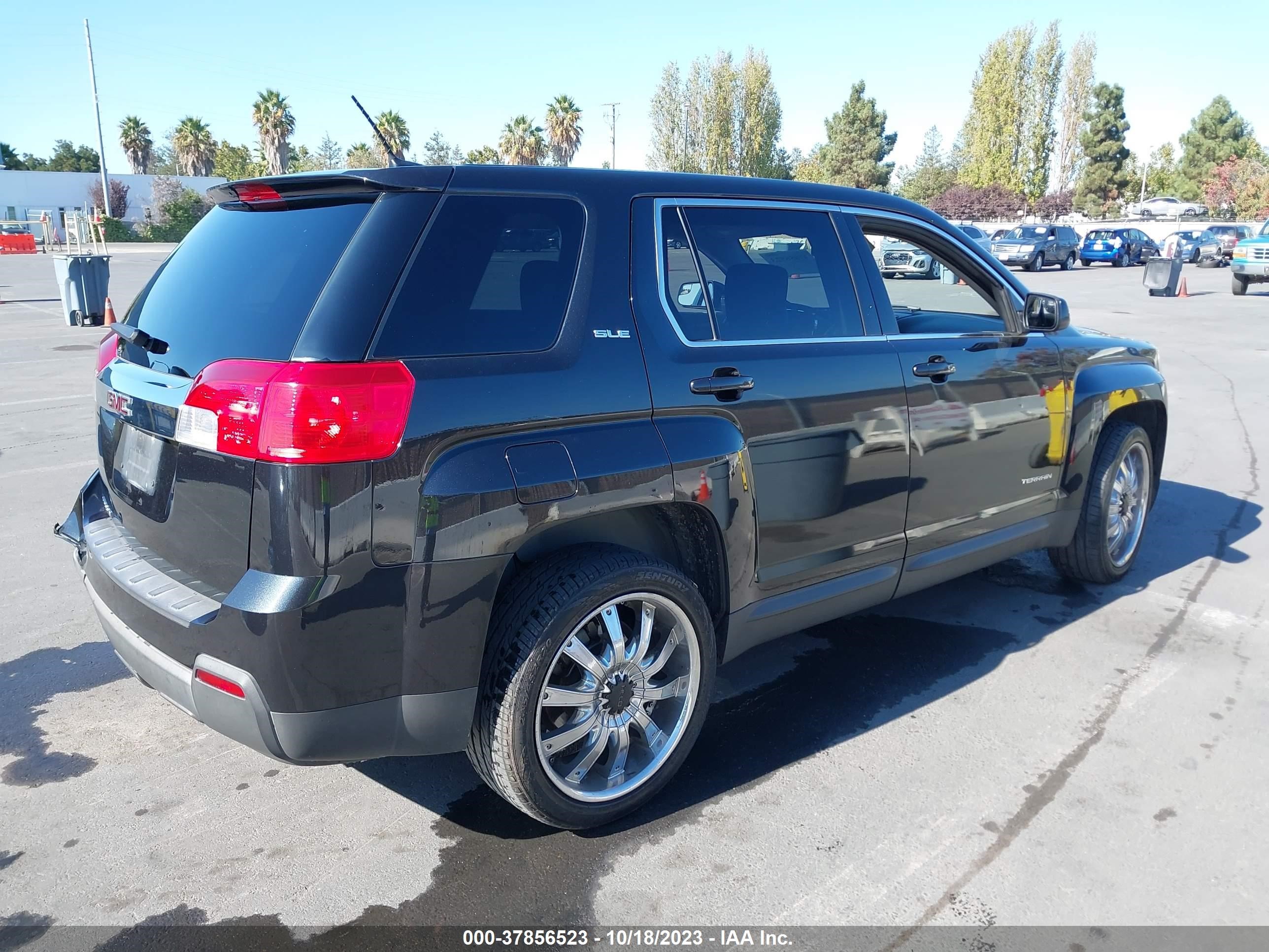 Photo 3 VIN: 2GKALMEK8E6357832 - GMC TERRAIN 