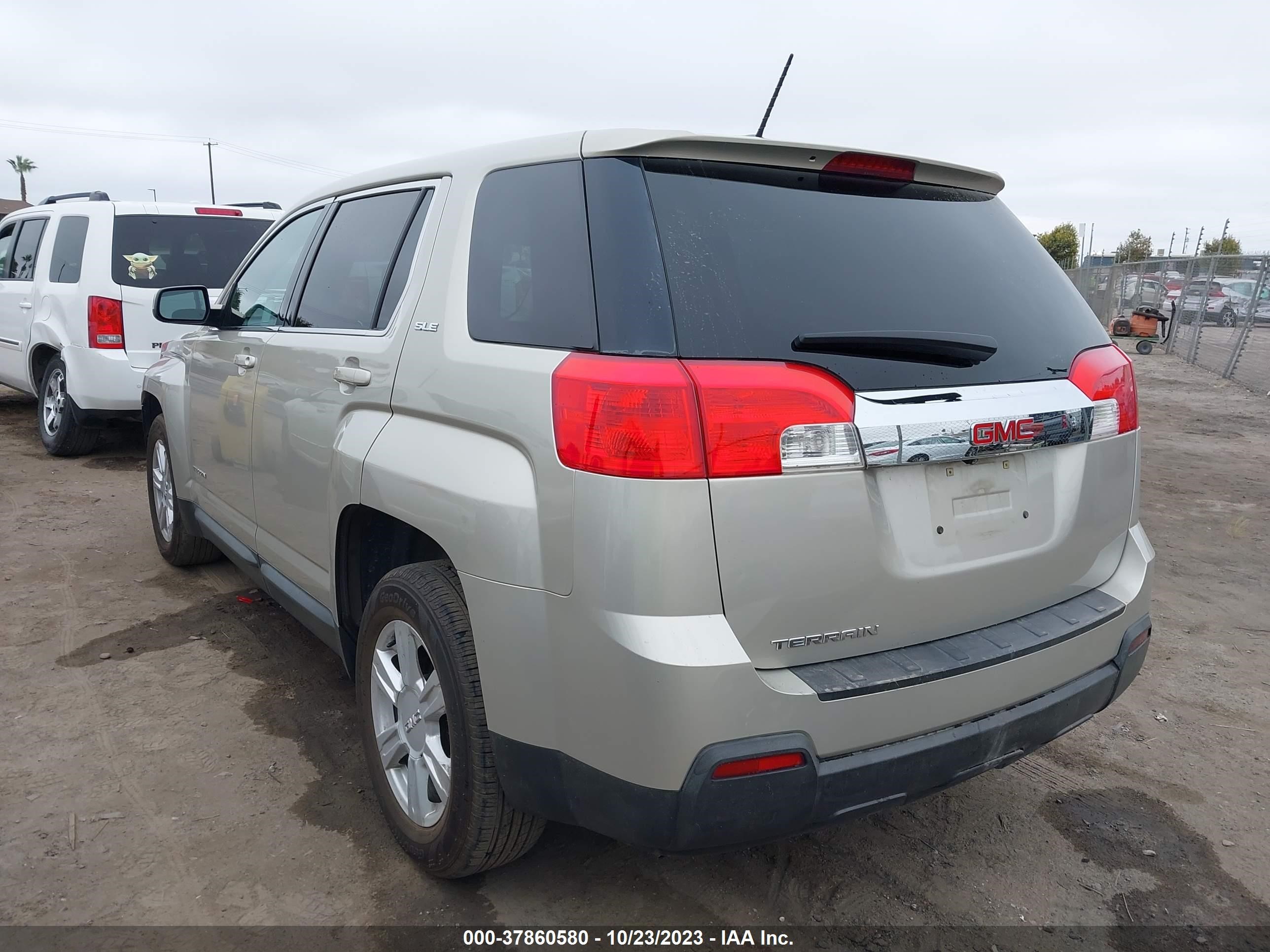 Photo 2 VIN: 2GKALMEK9F6134006 - GMC TERRAIN 