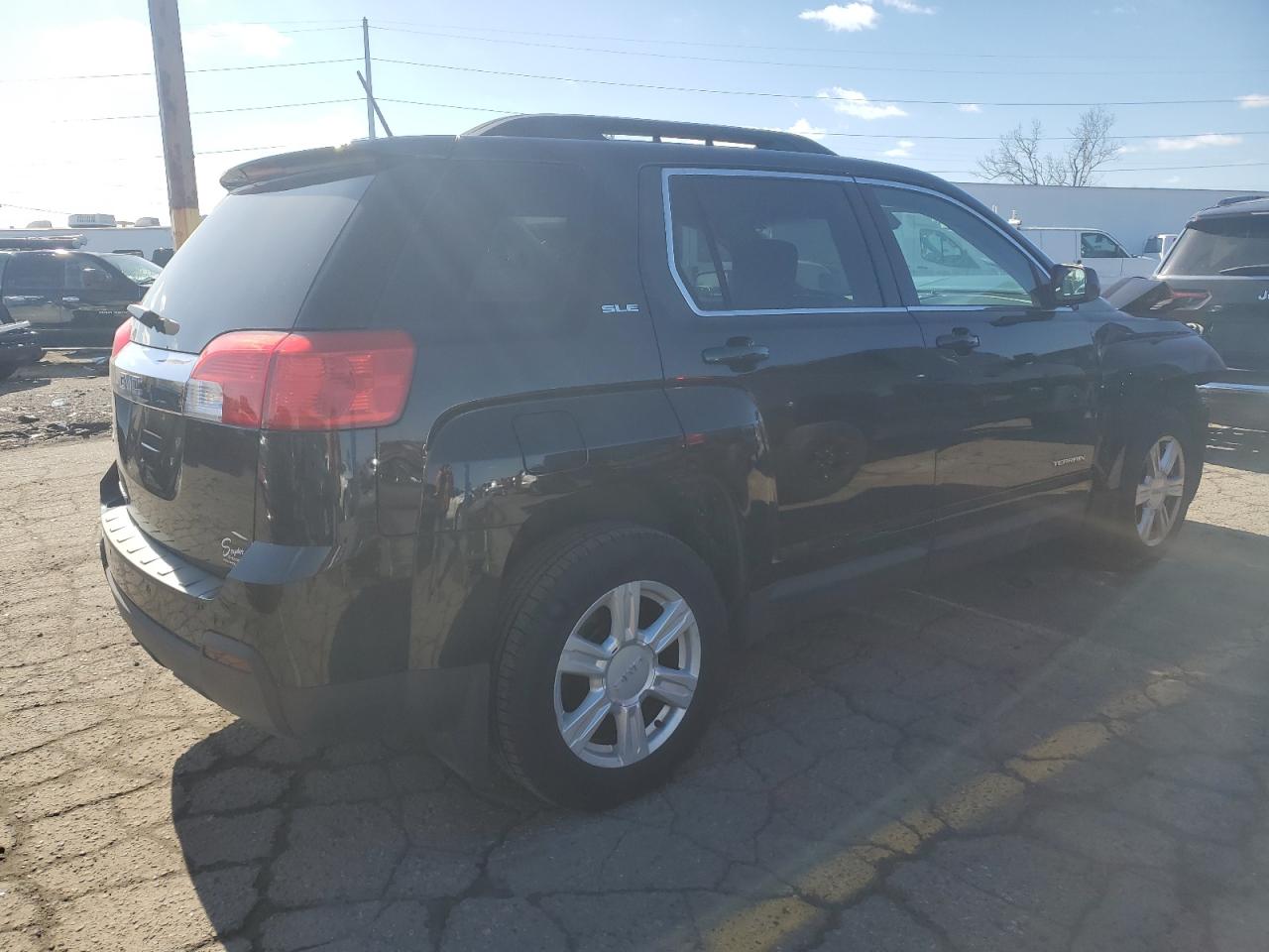 Photo 2 VIN: 2GKALREK4F6272288 - GMC TERRAIN 