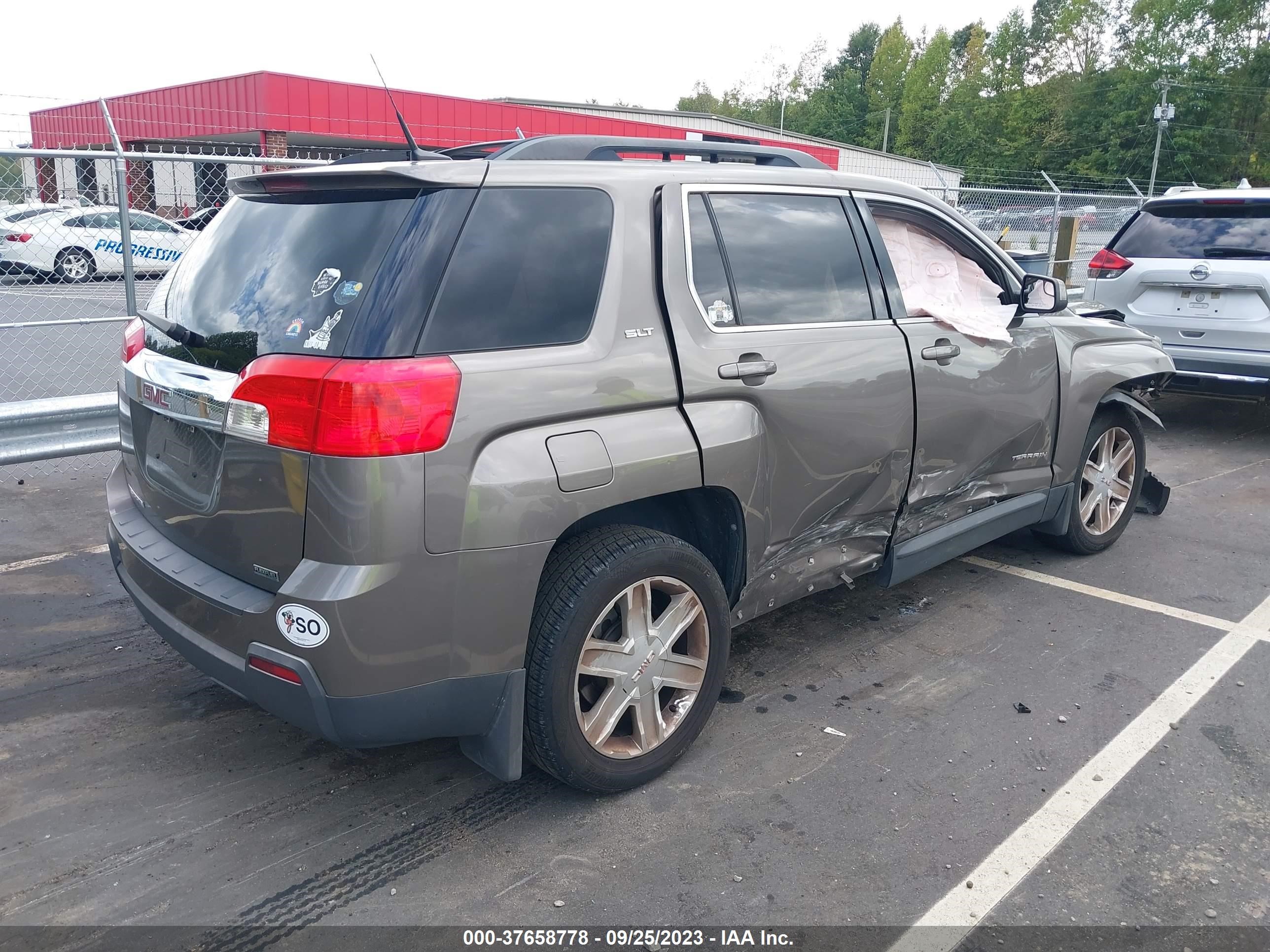 Photo 3 VIN: 2GKALUEK8C6223609 - GMC TERRAIN 