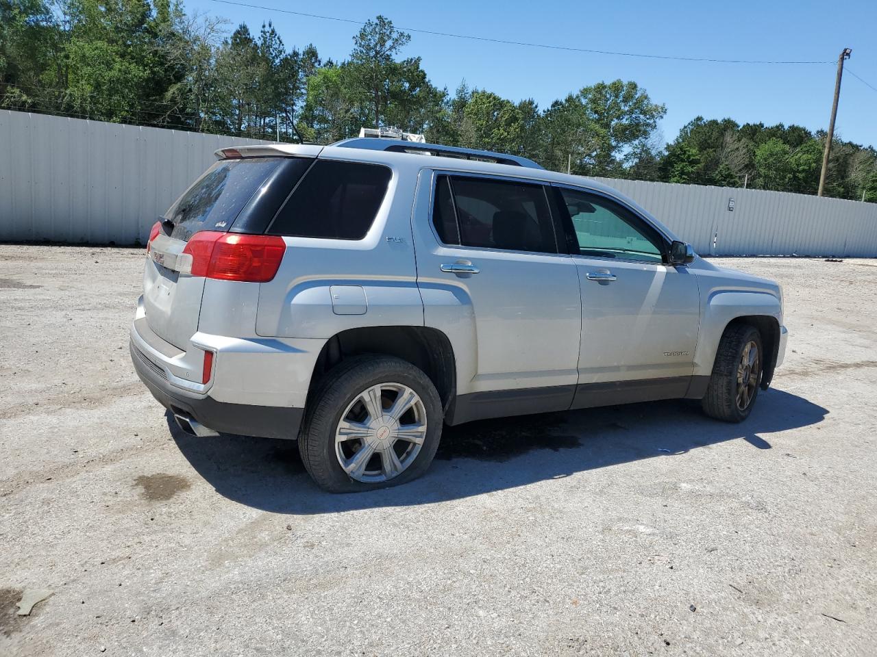 Photo 2 VIN: 2GKFLPE38H6209295 - GMC TERRAIN 