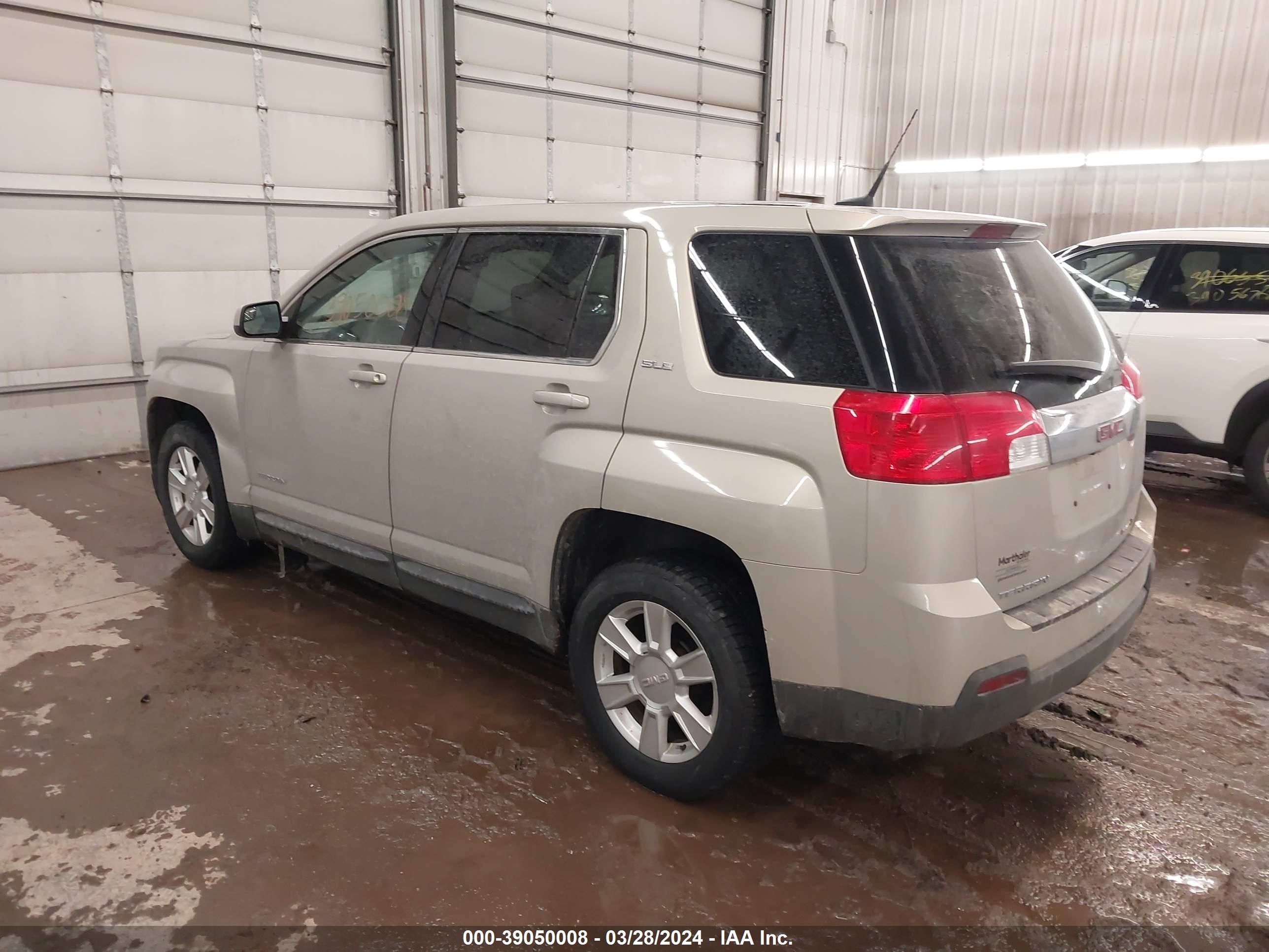 Photo 2 VIN: 2GKFLREK4C6177702 - GMC TERRAIN 