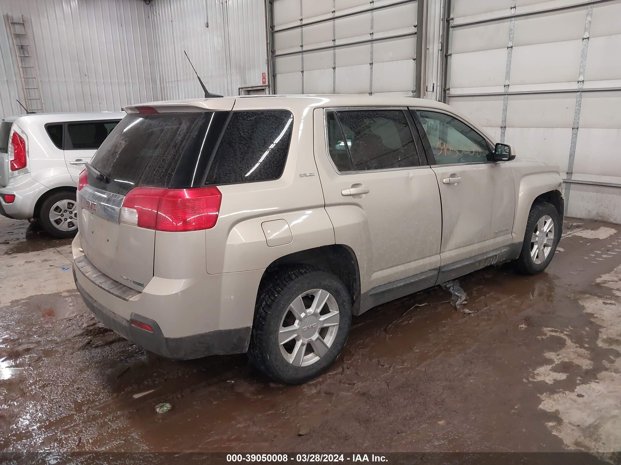 Photo 3 VIN: 2GKFLREK4C6177702 - GMC TERRAIN 