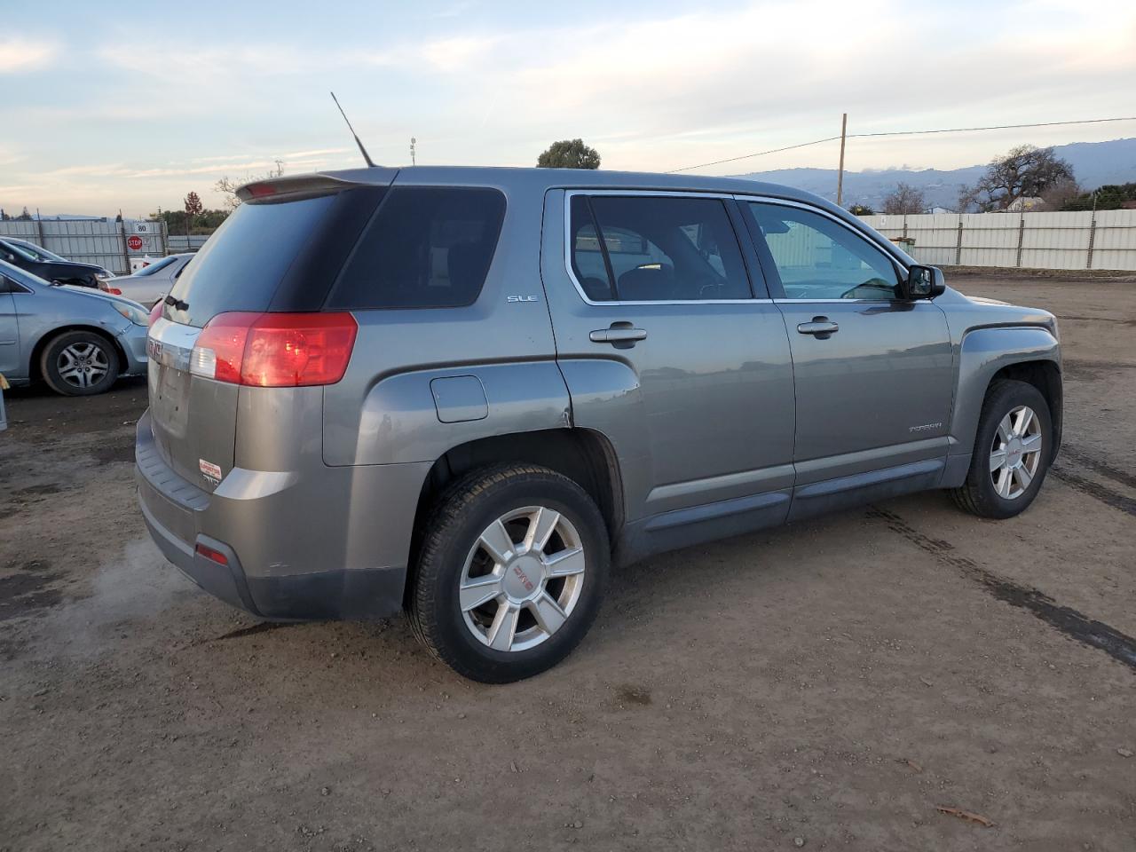 Photo 2 VIN: 2GKFLREK7C6354646 - GMC TERRAIN 