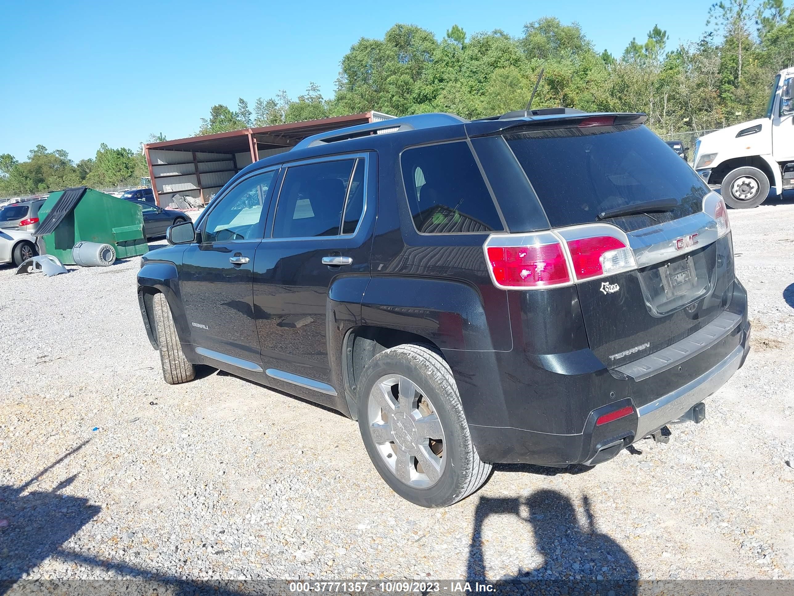 Photo 2 VIN: 2GKFLUE34F6203909 - GMC TERRAIN 