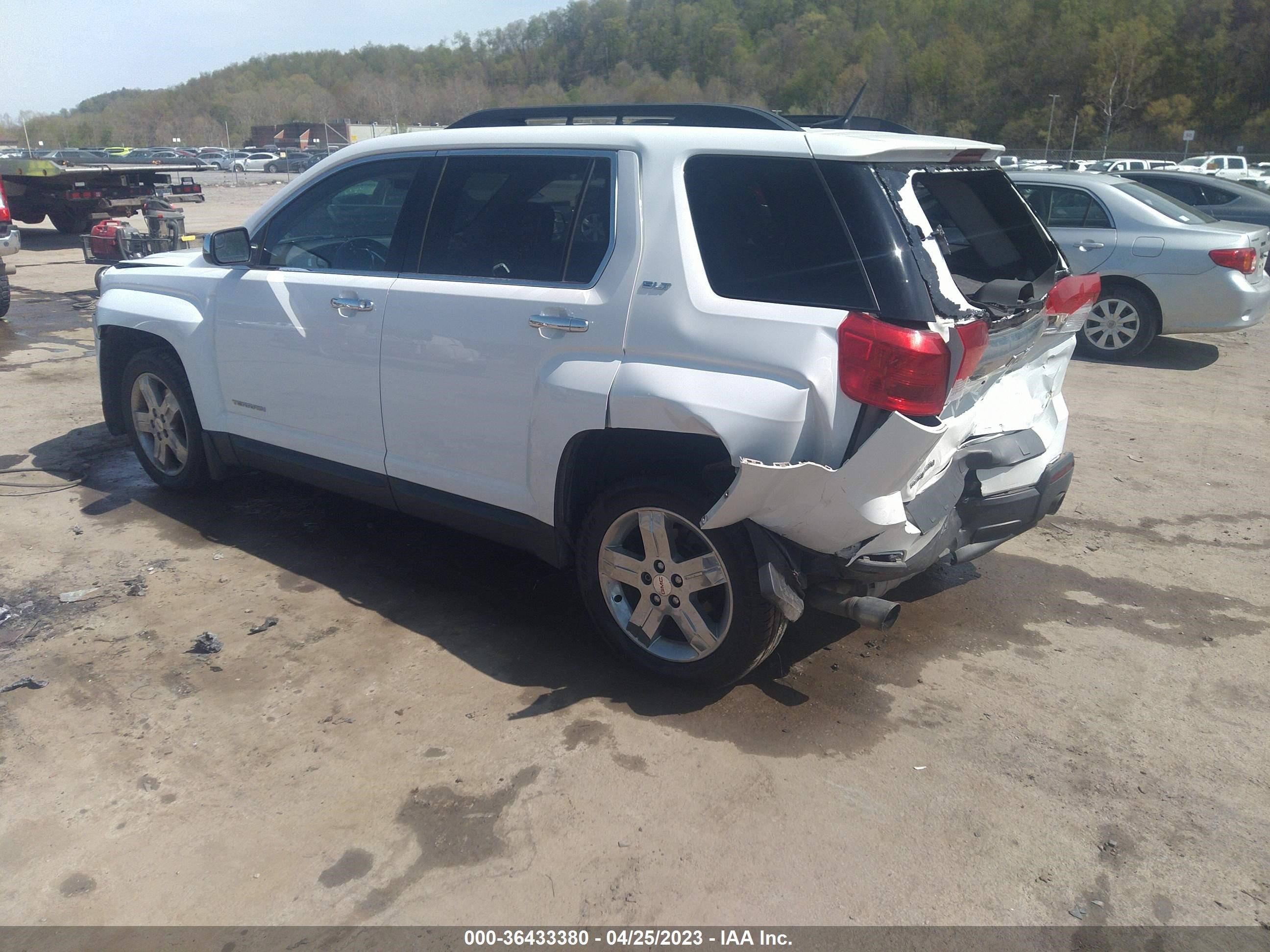 Photo 2 VIN: 2GKFLUE5XC6220064 - GMC TERRAIN 