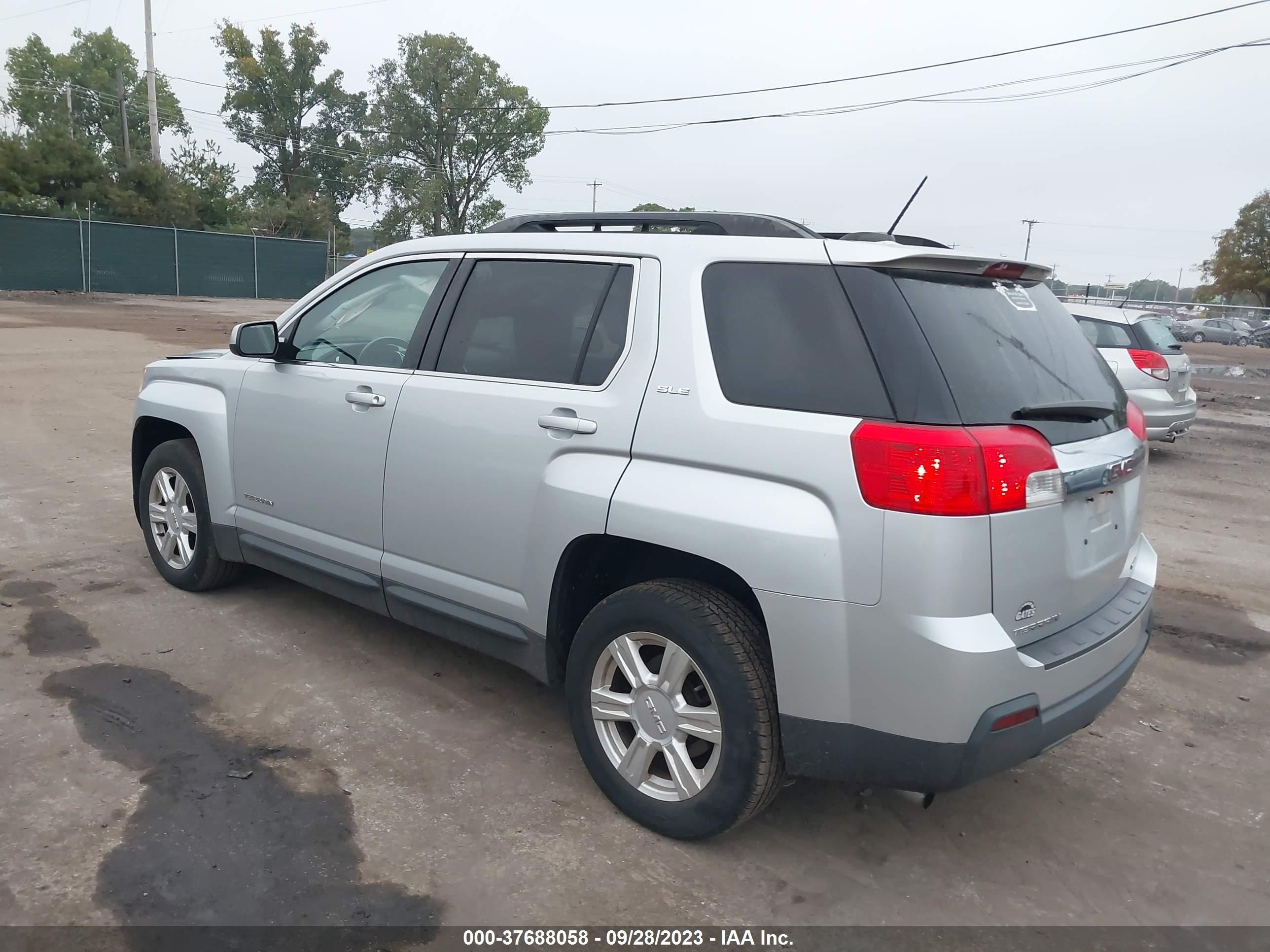 Photo 2 VIN: 2GKFLWEK2F6163817 - GMC TERRAIN 