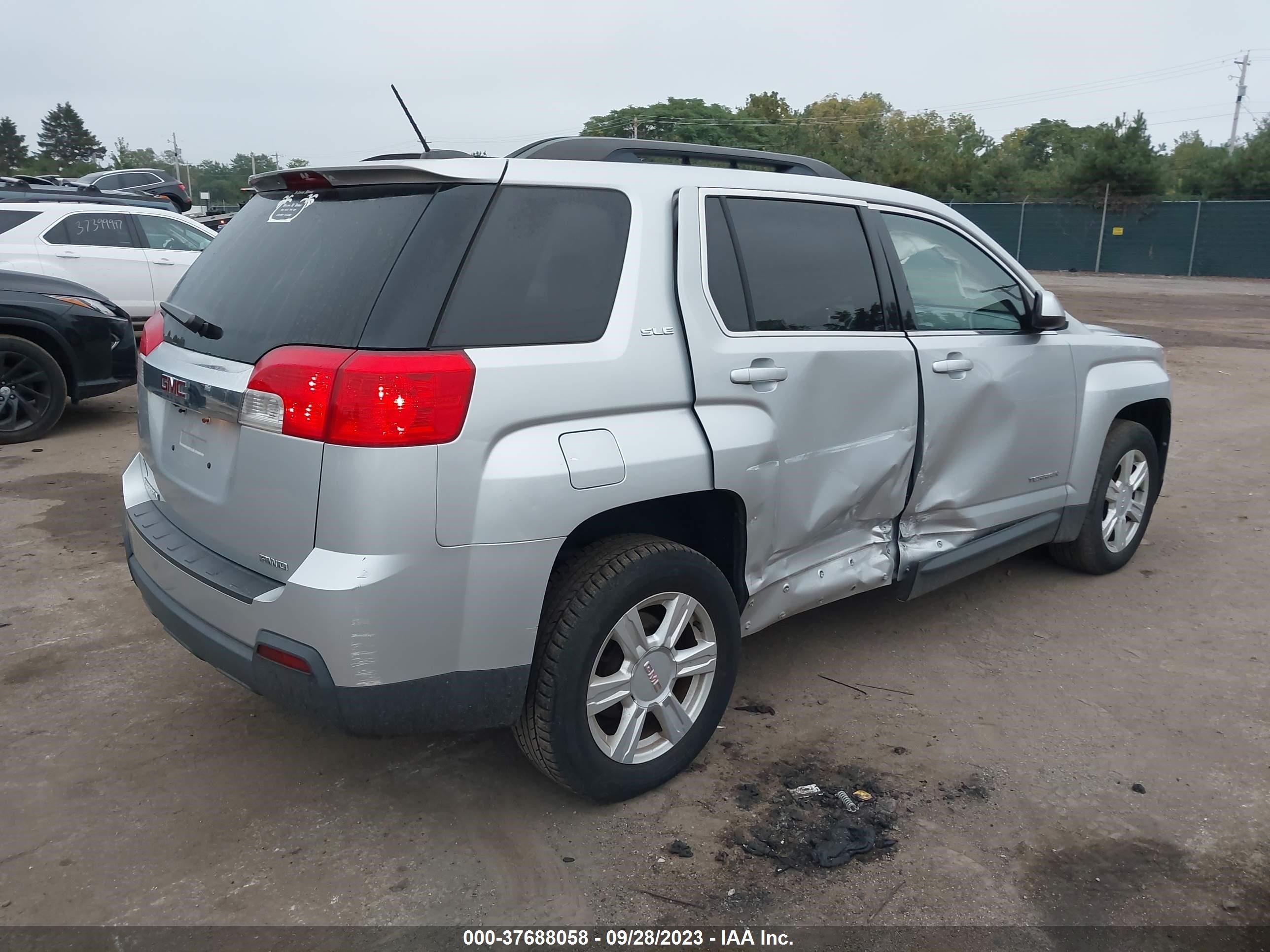 Photo 3 VIN: 2GKFLWEK2F6163817 - GMC TERRAIN 