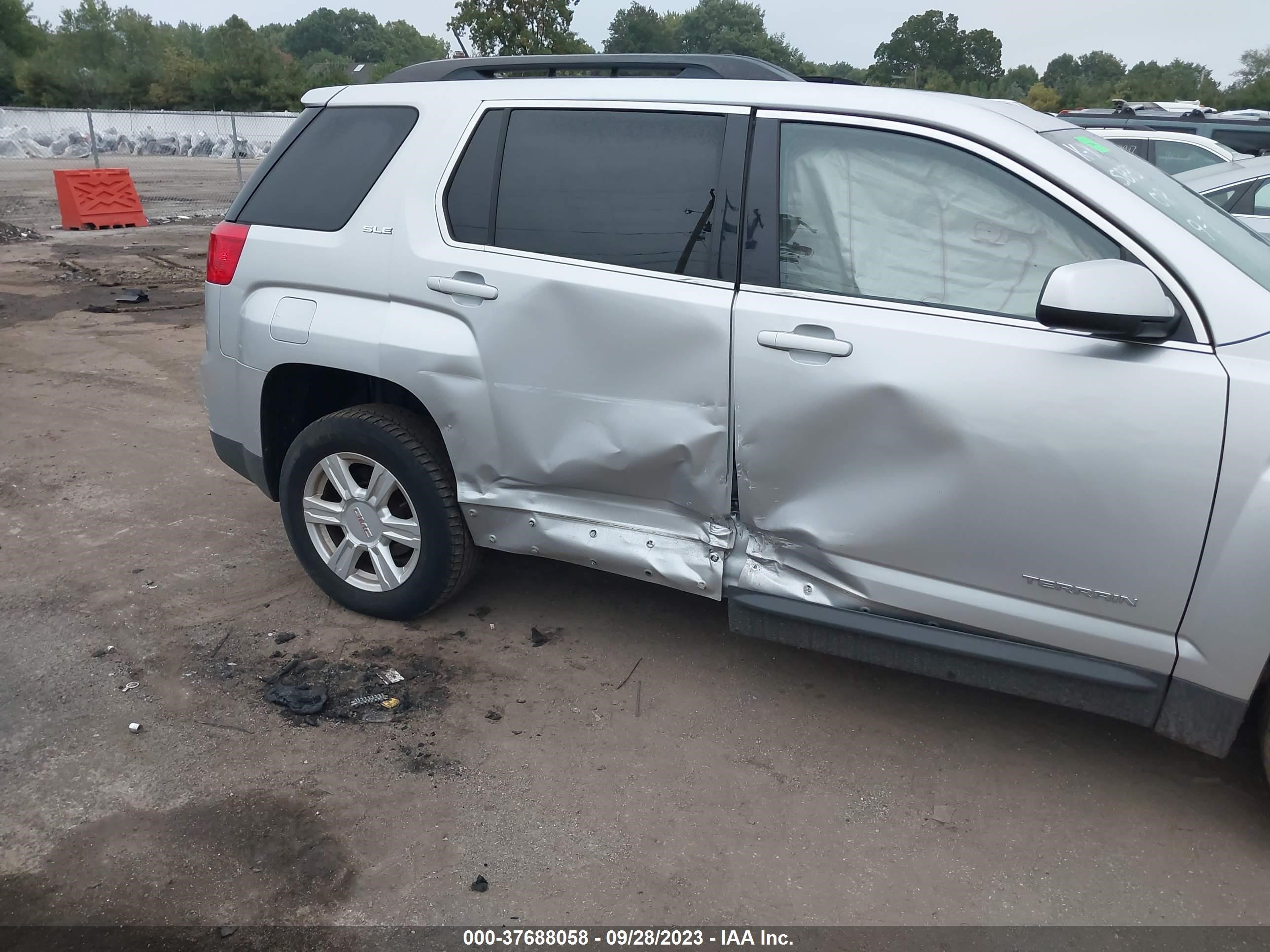 Photo 5 VIN: 2GKFLWEK2F6163817 - GMC TERRAIN 