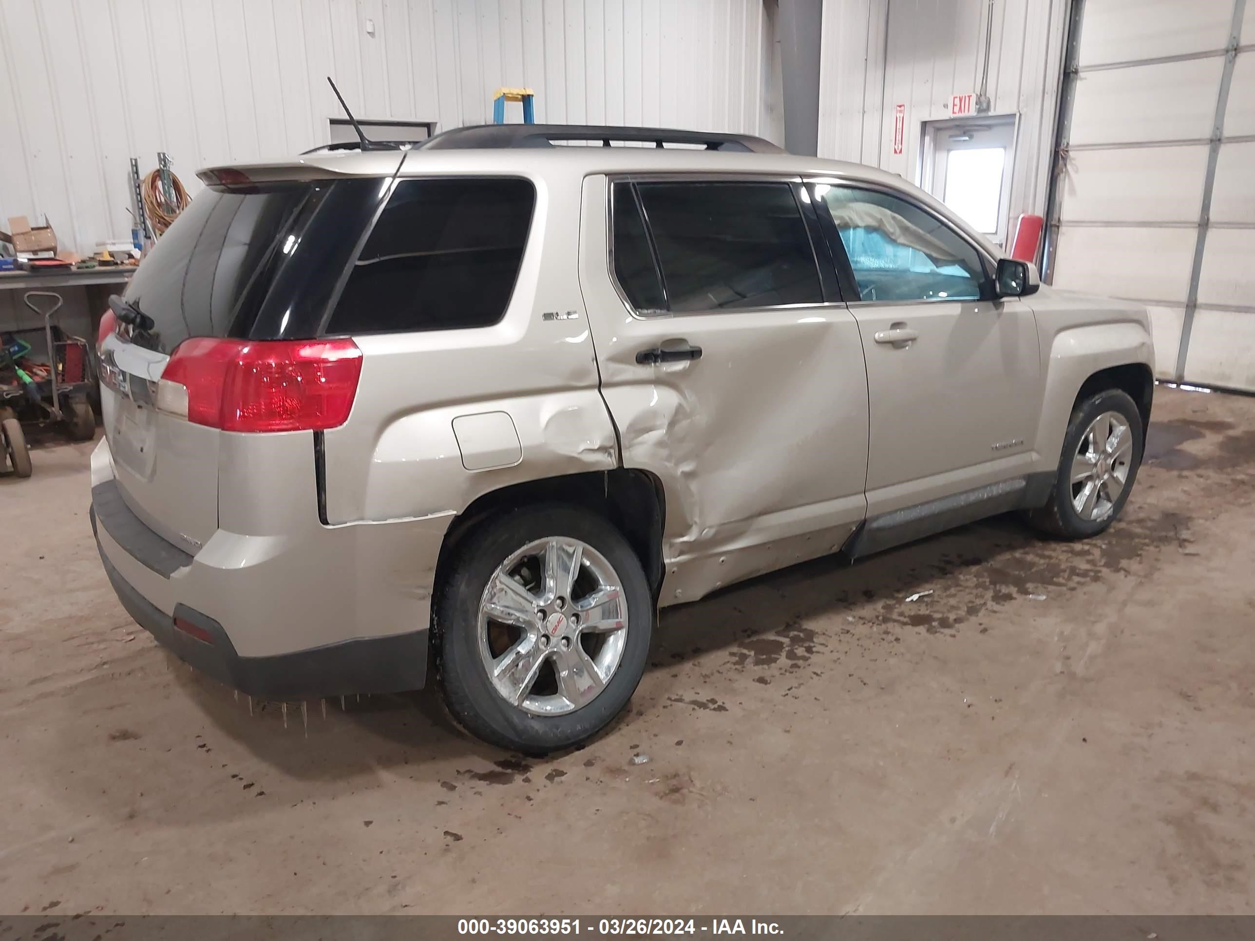 Photo 3 VIN: 2GKFLWEK3E6330376 - GMC TERRAIN 