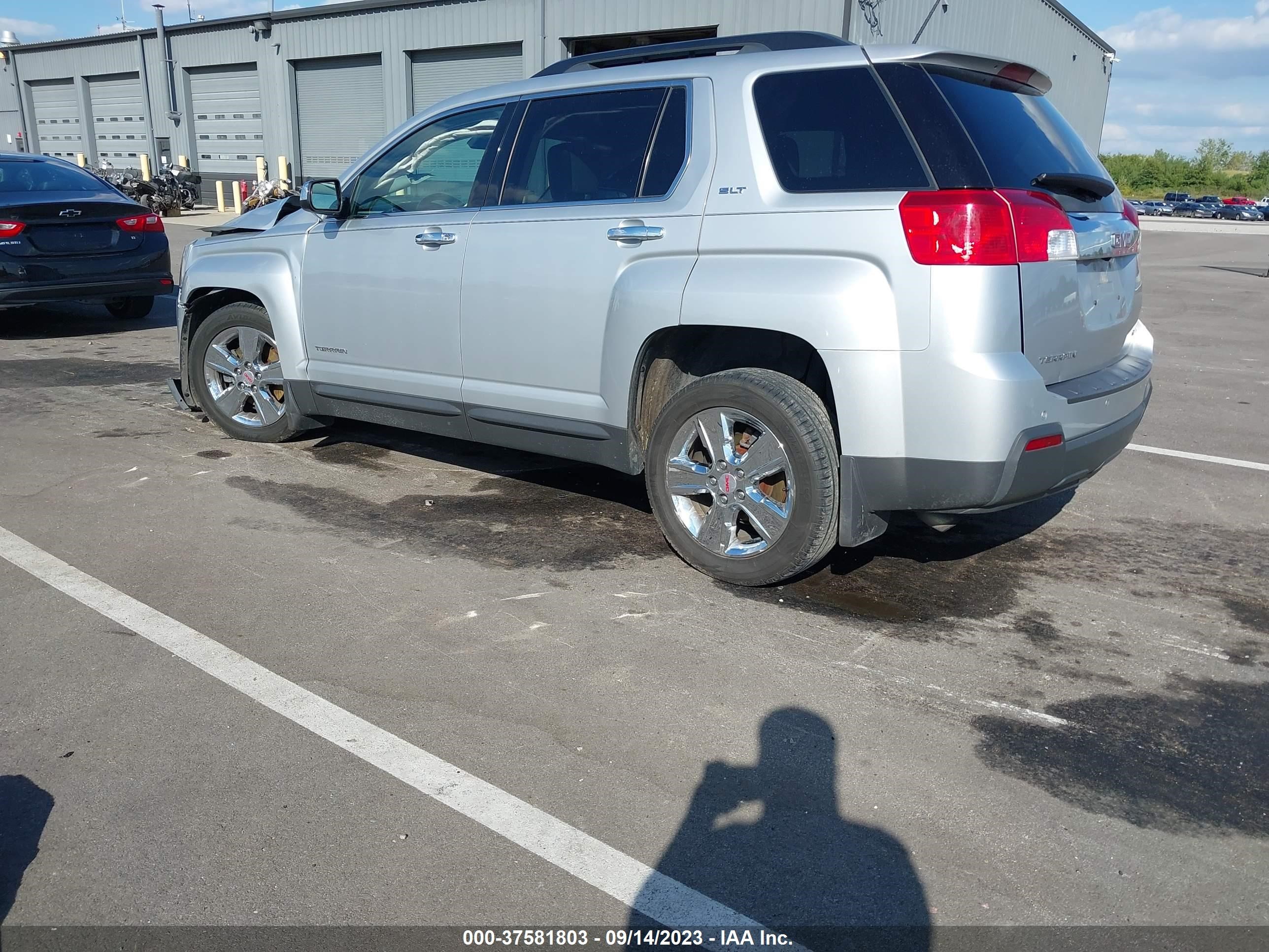 Photo 2 VIN: 2GKFLXEK1F6242675 - GMC TERRAIN 