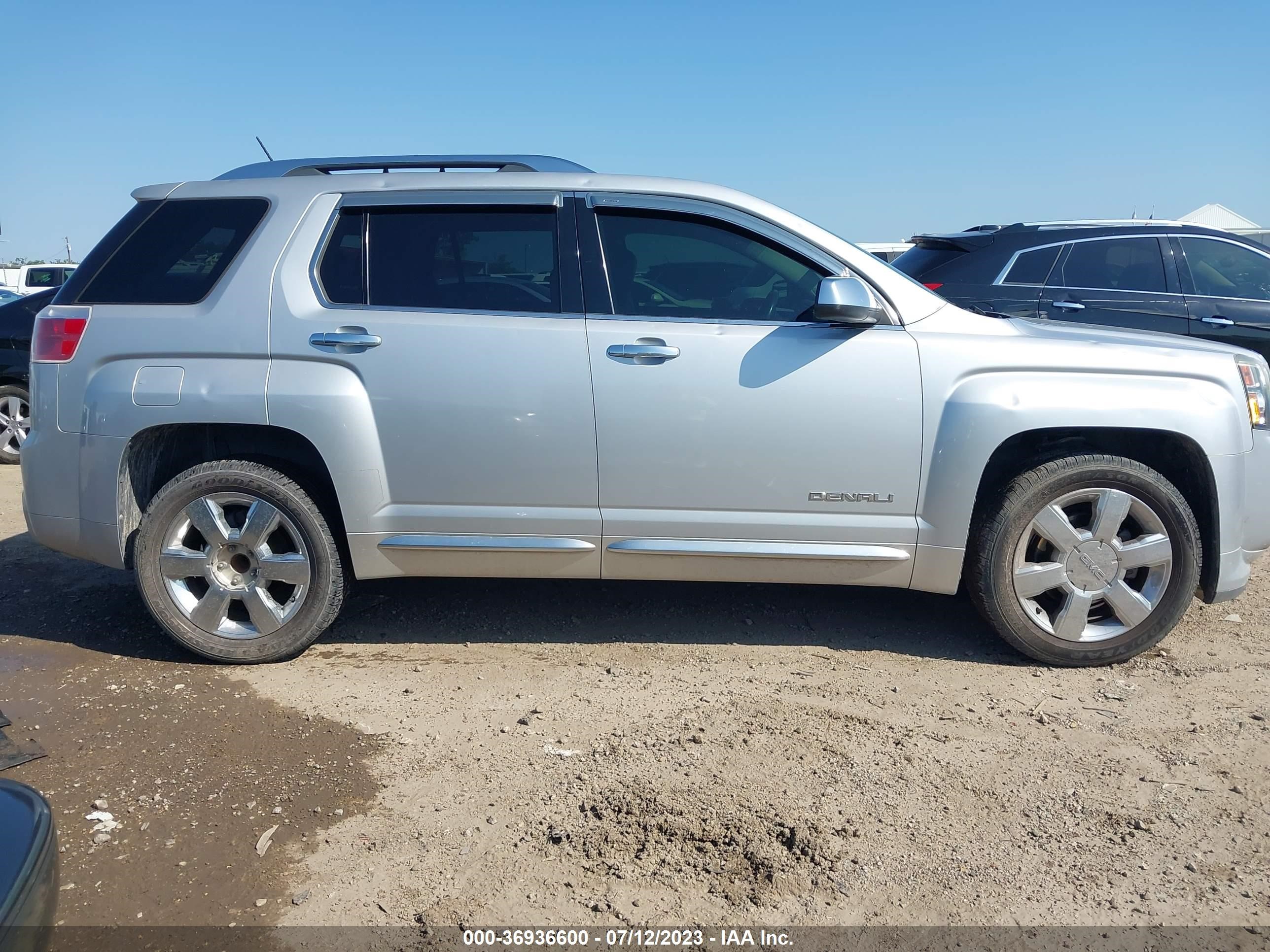 Photo 12 VIN: 2GKFLYE33D6155646 - GMC TERRAIN 