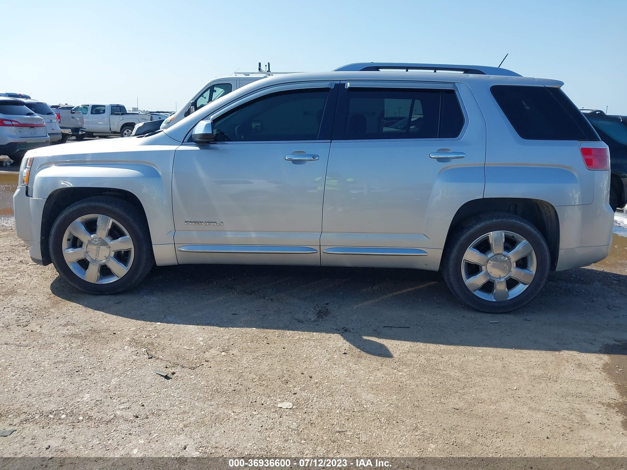 Photo 13 VIN: 2GKFLYE33D6155646 - GMC TERRAIN 