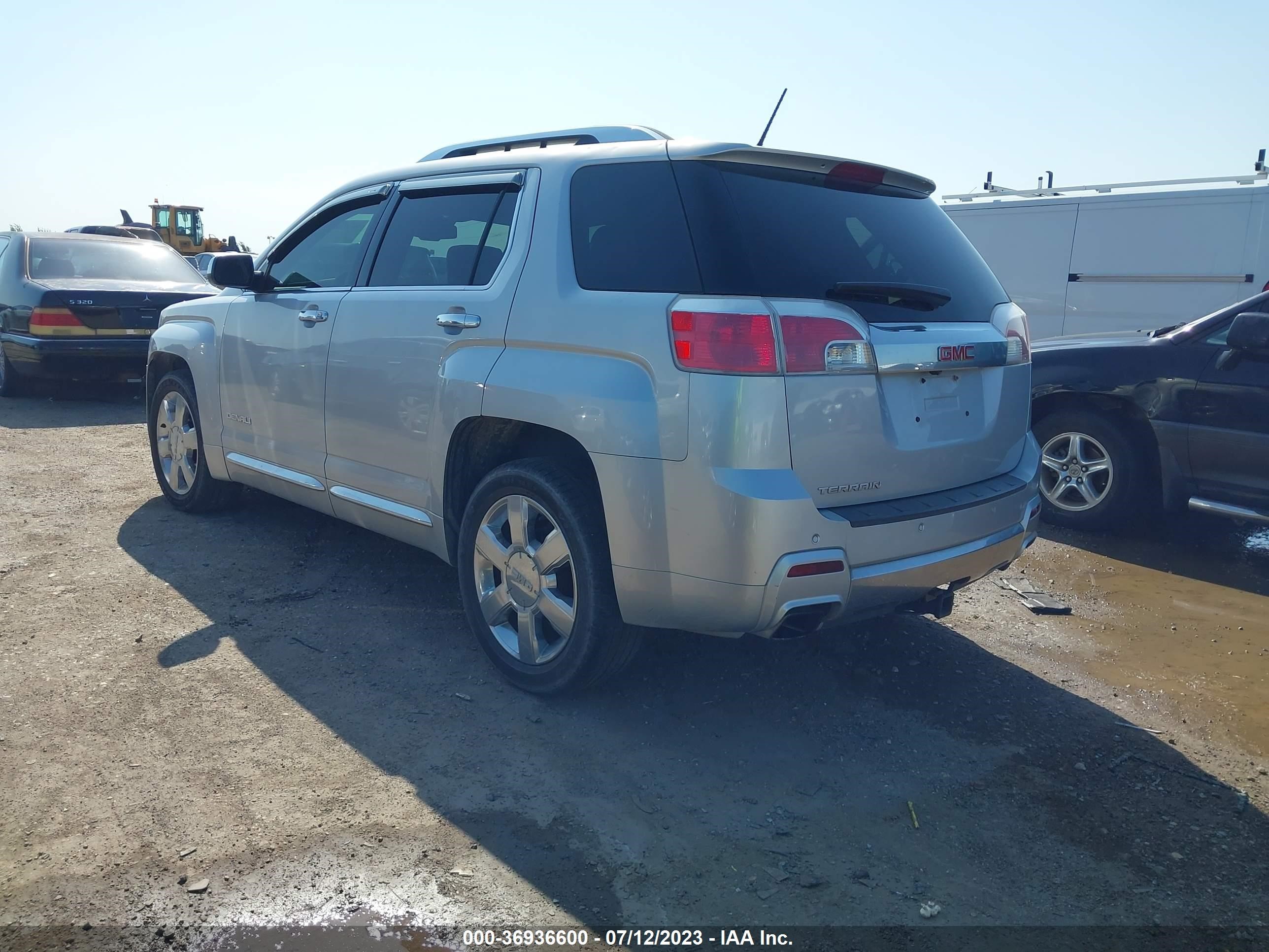 Photo 2 VIN: 2GKFLYE33D6155646 - GMC TERRAIN 