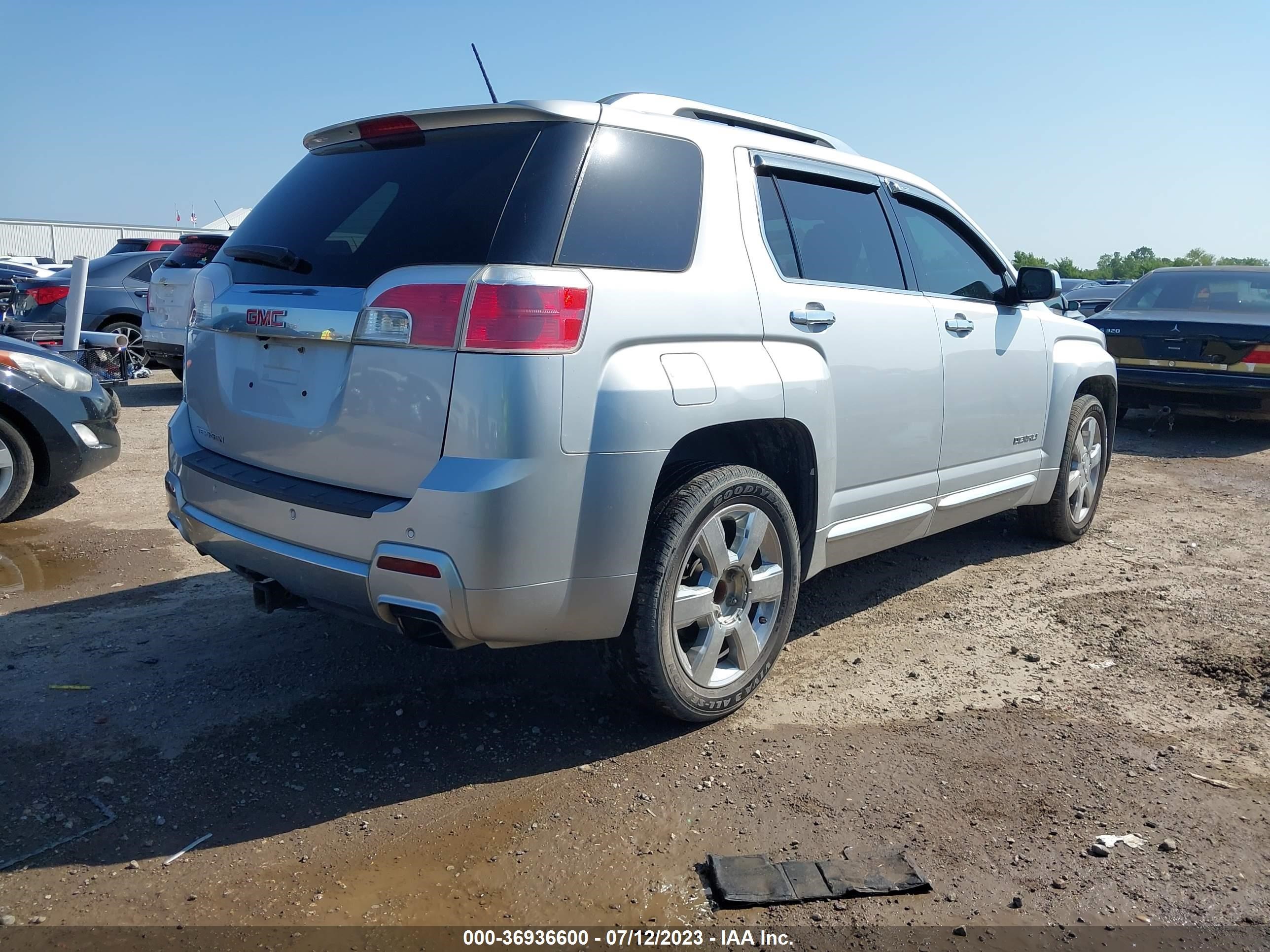 Photo 3 VIN: 2GKFLYE33D6155646 - GMC TERRAIN 