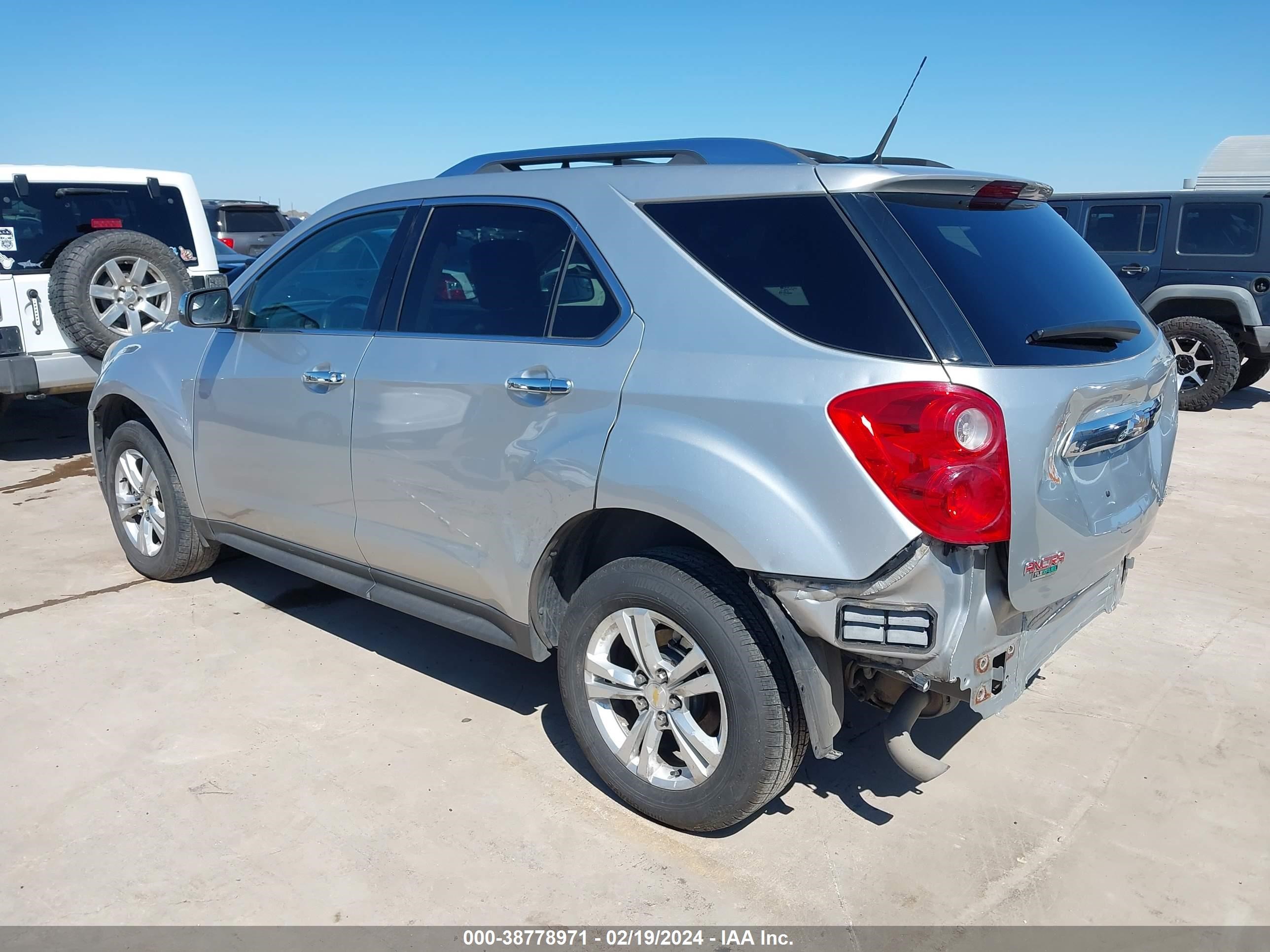 Photo 2 VIN: 2GNALFEK4C1197098 - CHEVROLET EQUINOX 