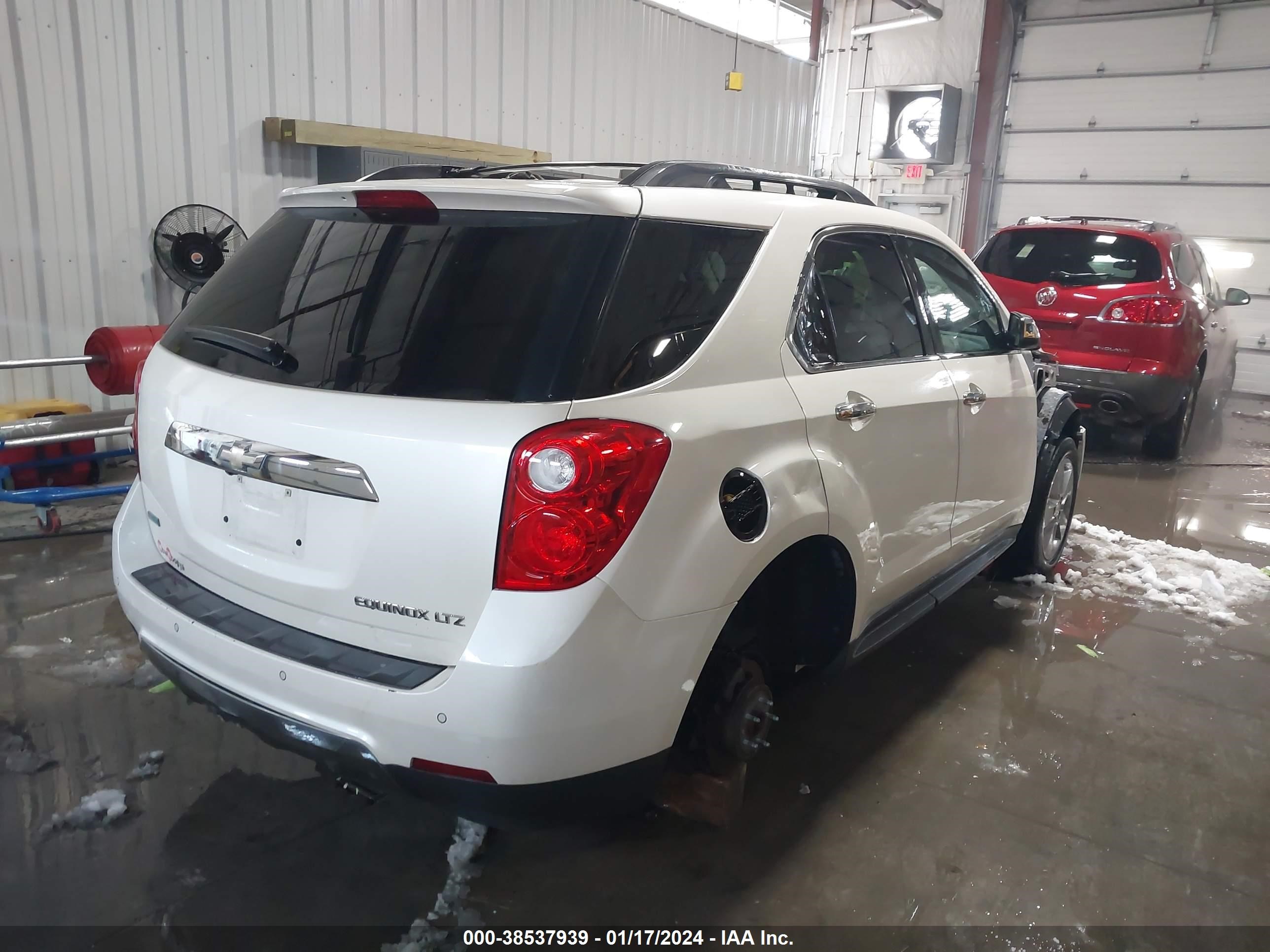 Photo 3 VIN: 2GNALFEK7C1233298 - CHEVROLET EQUINOX 