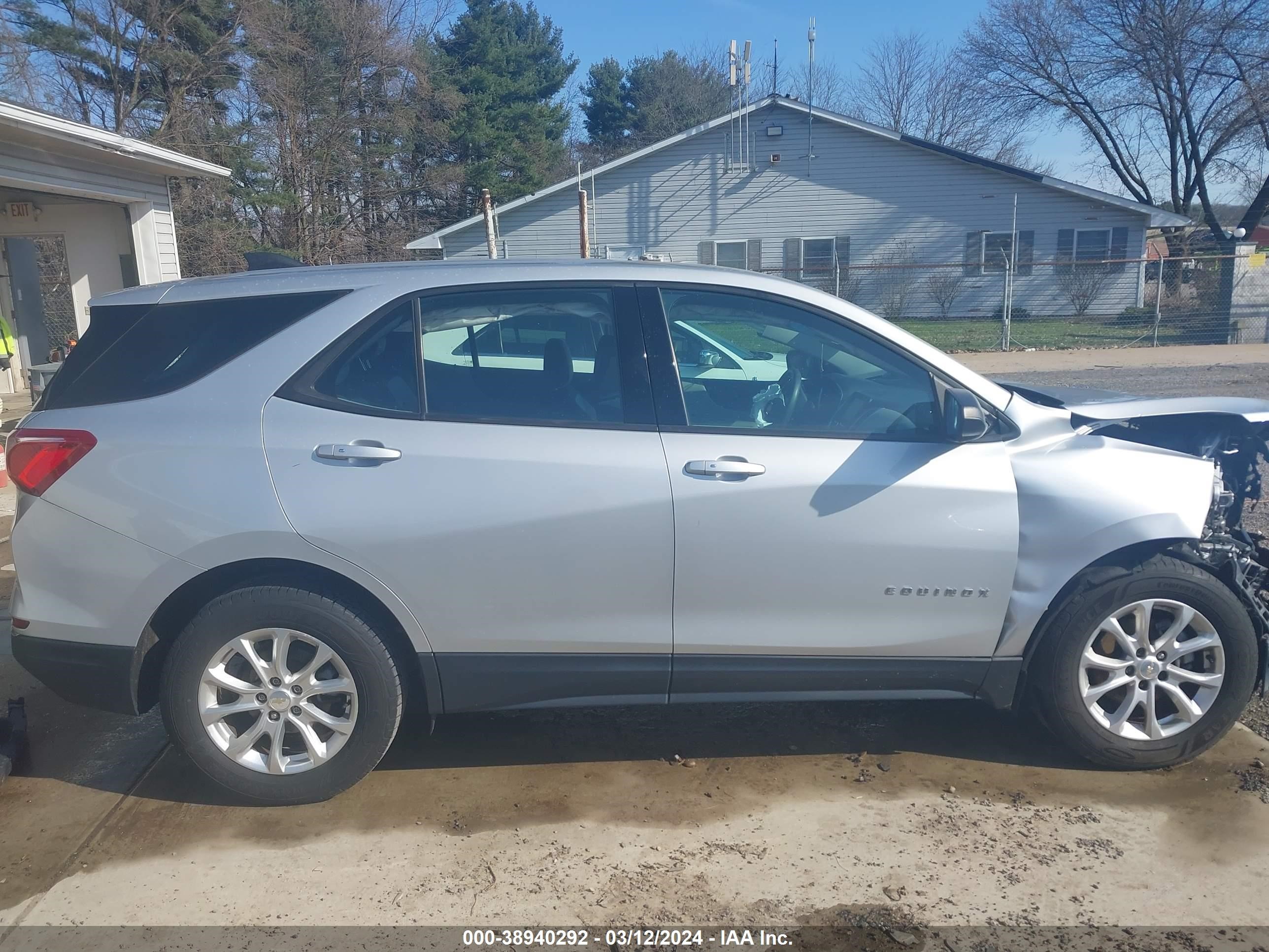 Photo 13 VIN: 2GNAXHEV1J6148886 - CHEVROLET EQUINOX 