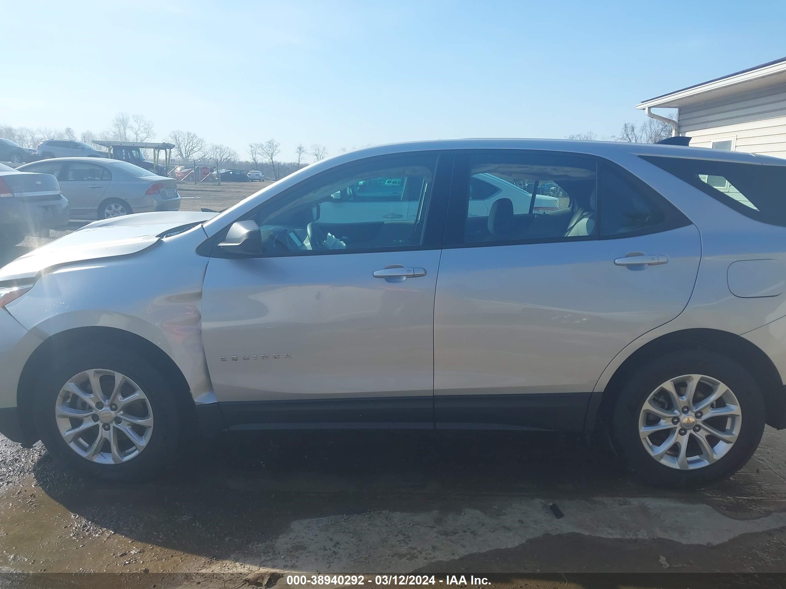 Photo 14 VIN: 2GNAXHEV1J6148886 - CHEVROLET EQUINOX 