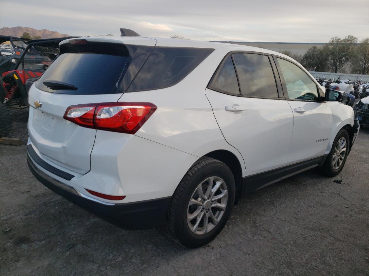 Photo 2 VIN: 2GNAXHEV3J6272643 - CHEVROLET EQUINOX 