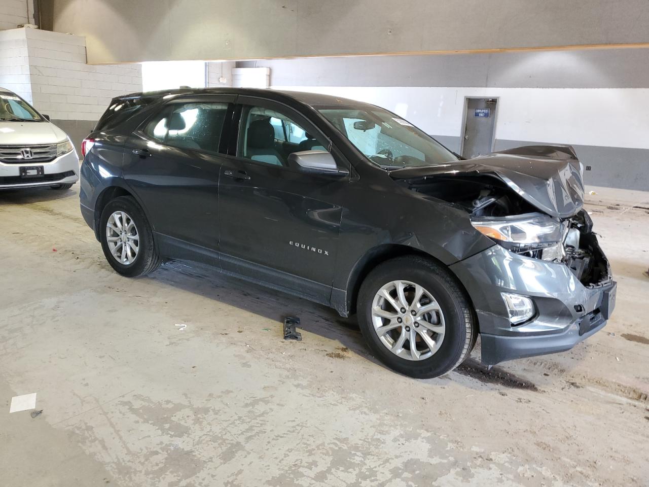 Photo 3 VIN: 2GNAXHEV6J6139083 - CHEVROLET EQUINOX 