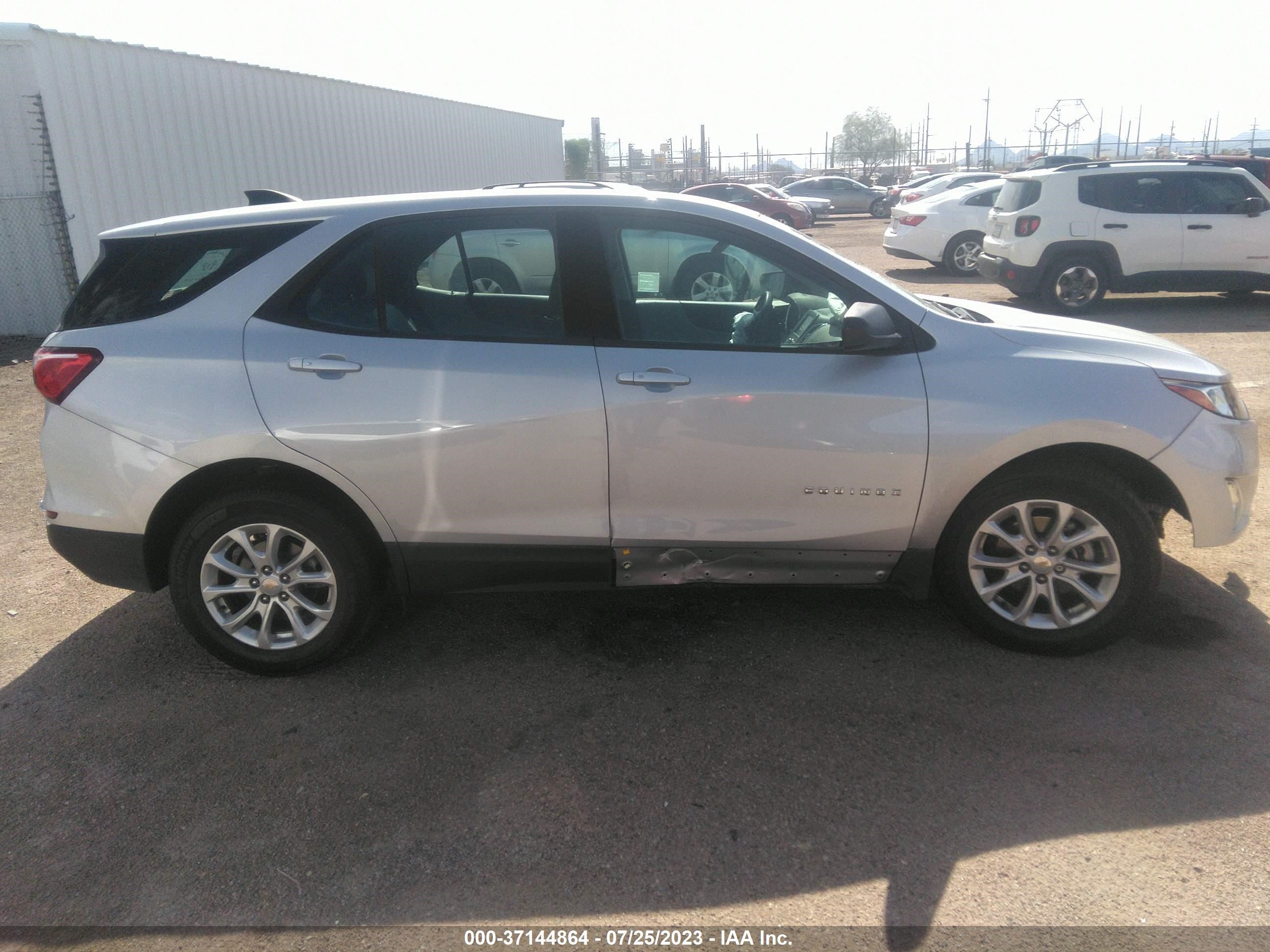 Photo 11 VIN: 2GNAXHEV8J6155205 - CHEVROLET EQUINOX 