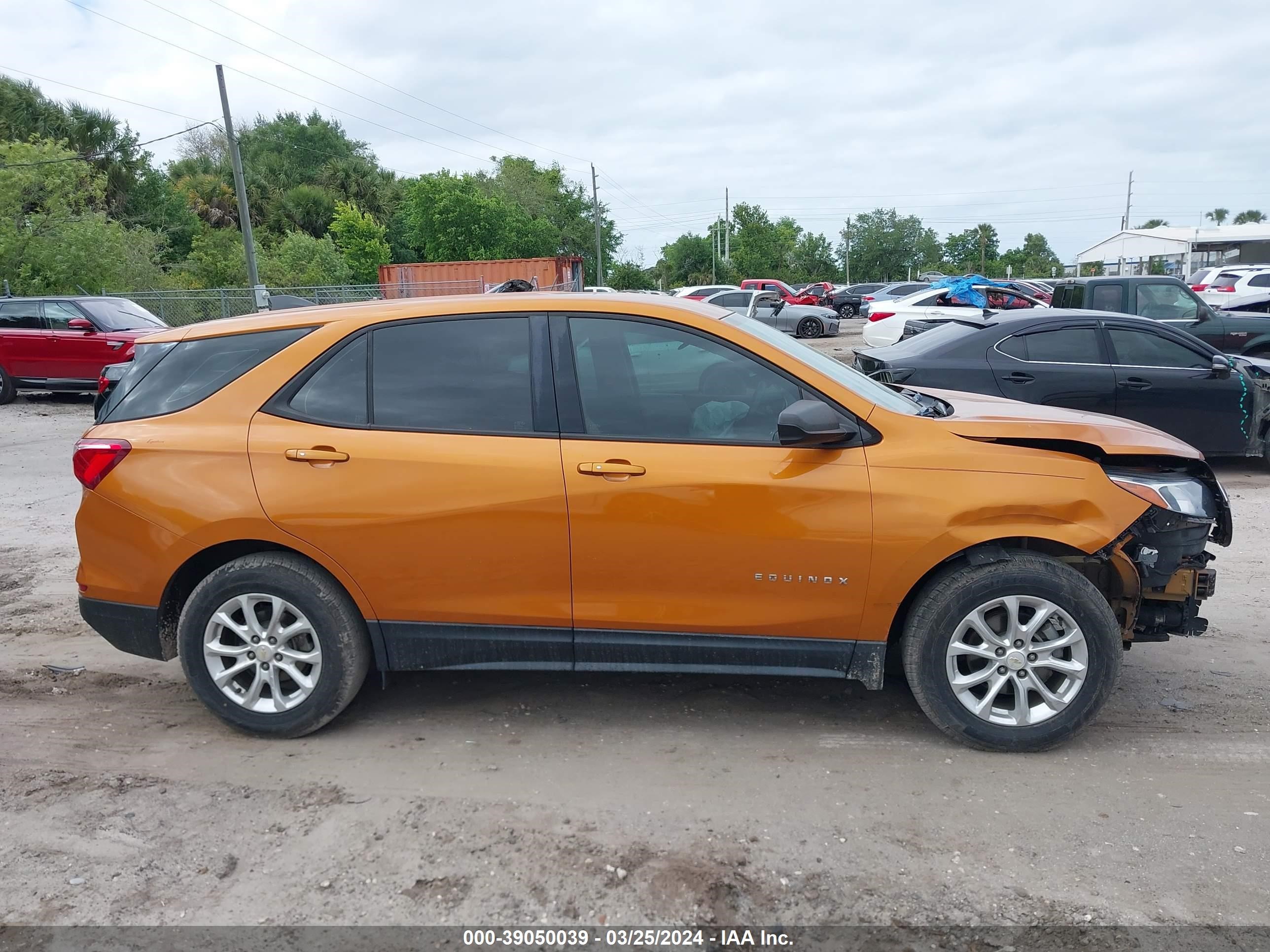 Photo 13 VIN: 2GNAXHEV9J6132905 - CHEVROLET EQUINOX 