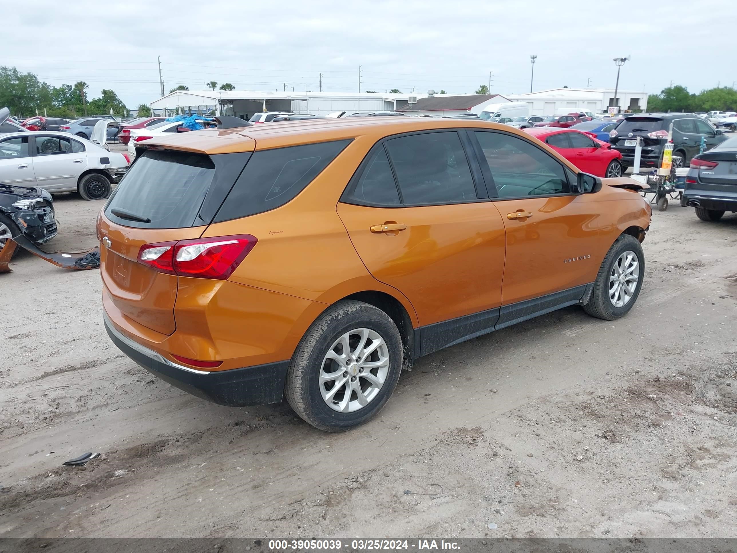 Photo 3 VIN: 2GNAXHEV9J6132905 - CHEVROLET EQUINOX 