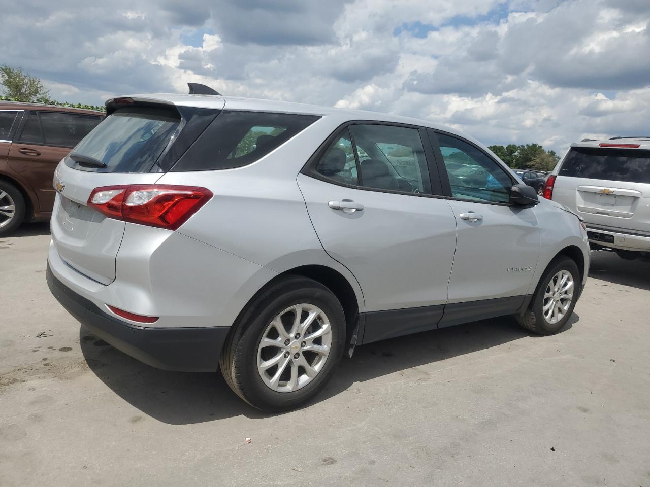 Photo 2 VIN: 2GNAXHEV9L6177569 - CHEVROLET EQUINOX 