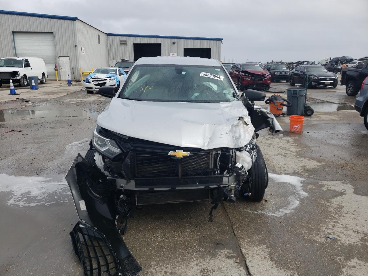 Photo 4 VIN: 2GNAXHEVXK6120957 - CHEVROLET EQUINOX 