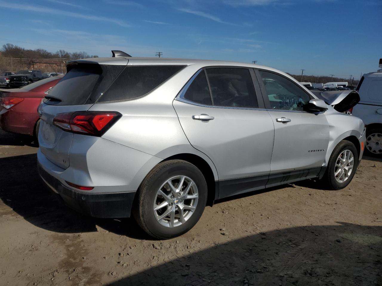 Photo 3 VIN: 2GNAXJEV2N6131396 - CHEVROLET EQUINOX 