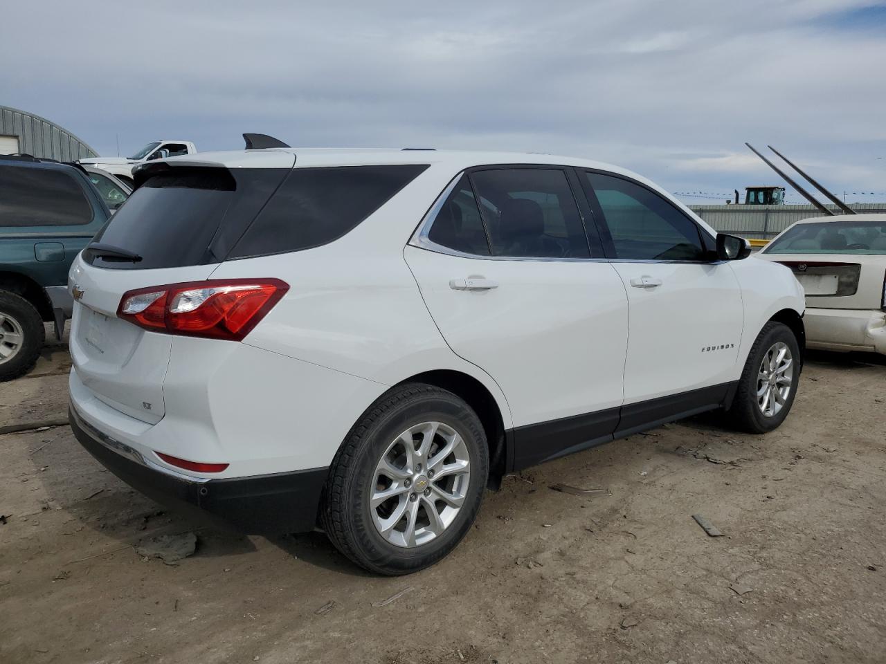 Photo 2 VIN: 2GNAXJEV3J6292334 - CHEVROLET EQUINOX 