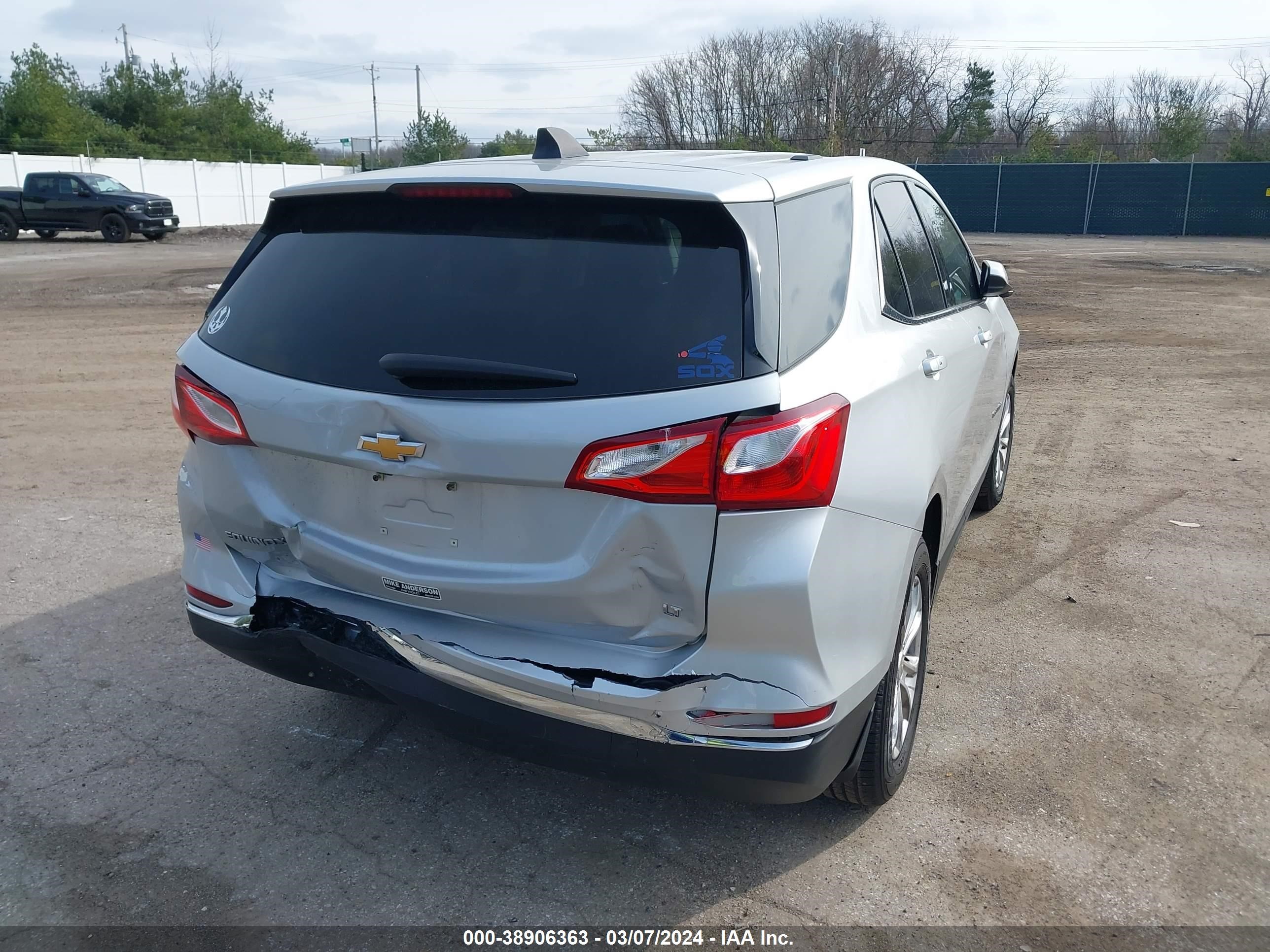 Photo 3 VIN: 2GNAXJEV6J6131573 - CHEVROLET EQUINOX 