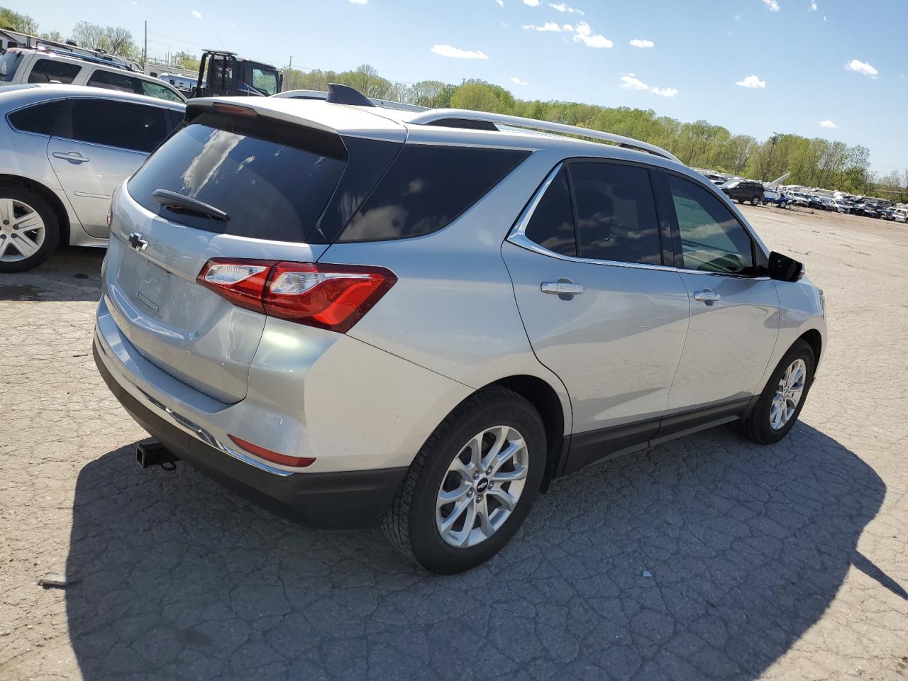 Photo 2 VIN: 2GNAXJEV6J6249249 - CHEVROLET EQUINOX 