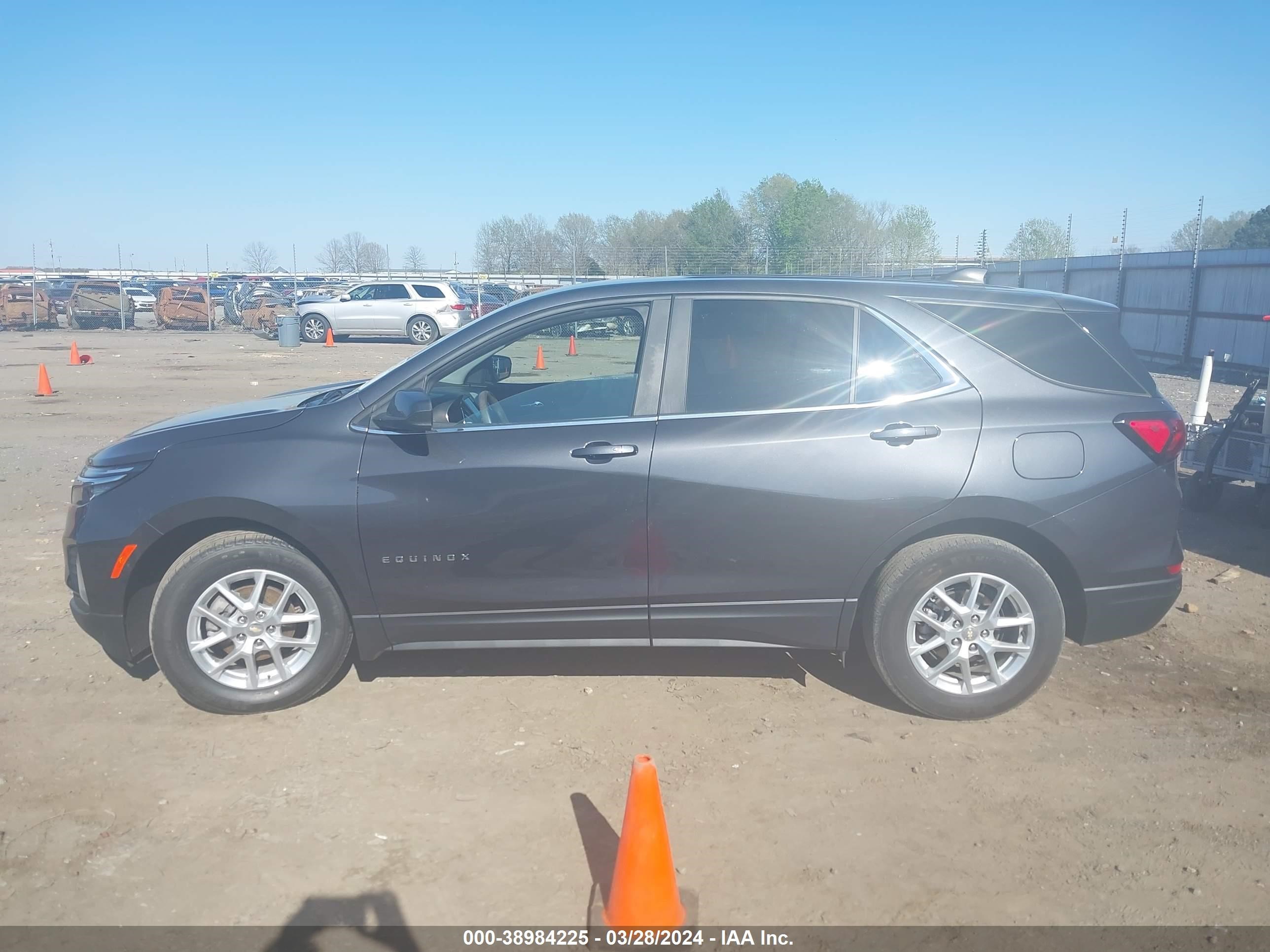 Photo 13 VIN: 2GNAXJEV6N6125407 - CHEVROLET EQUINOX 