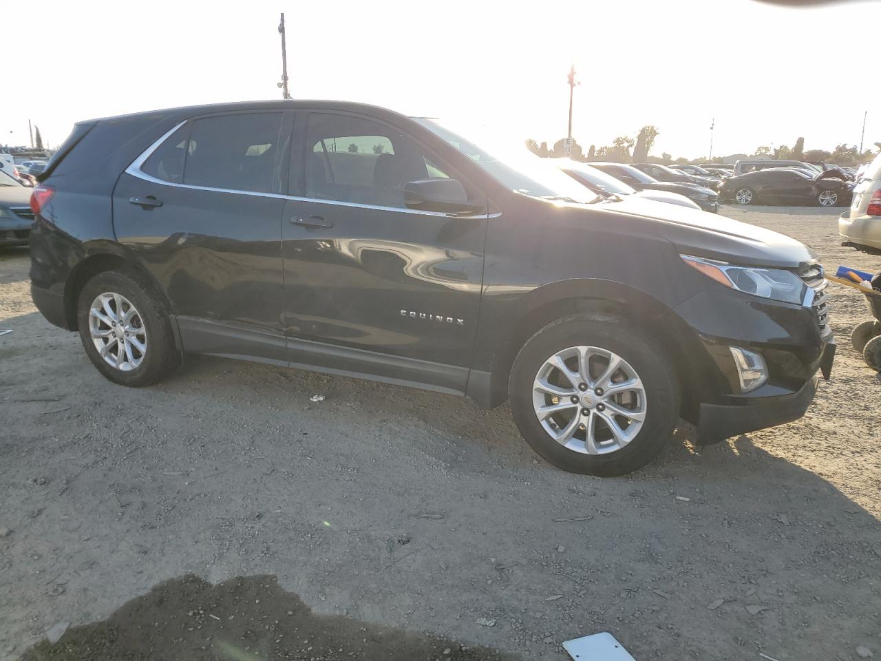 Photo 3 VIN: 2GNAXJEV9J6188995 - CHEVROLET EQUINOX 