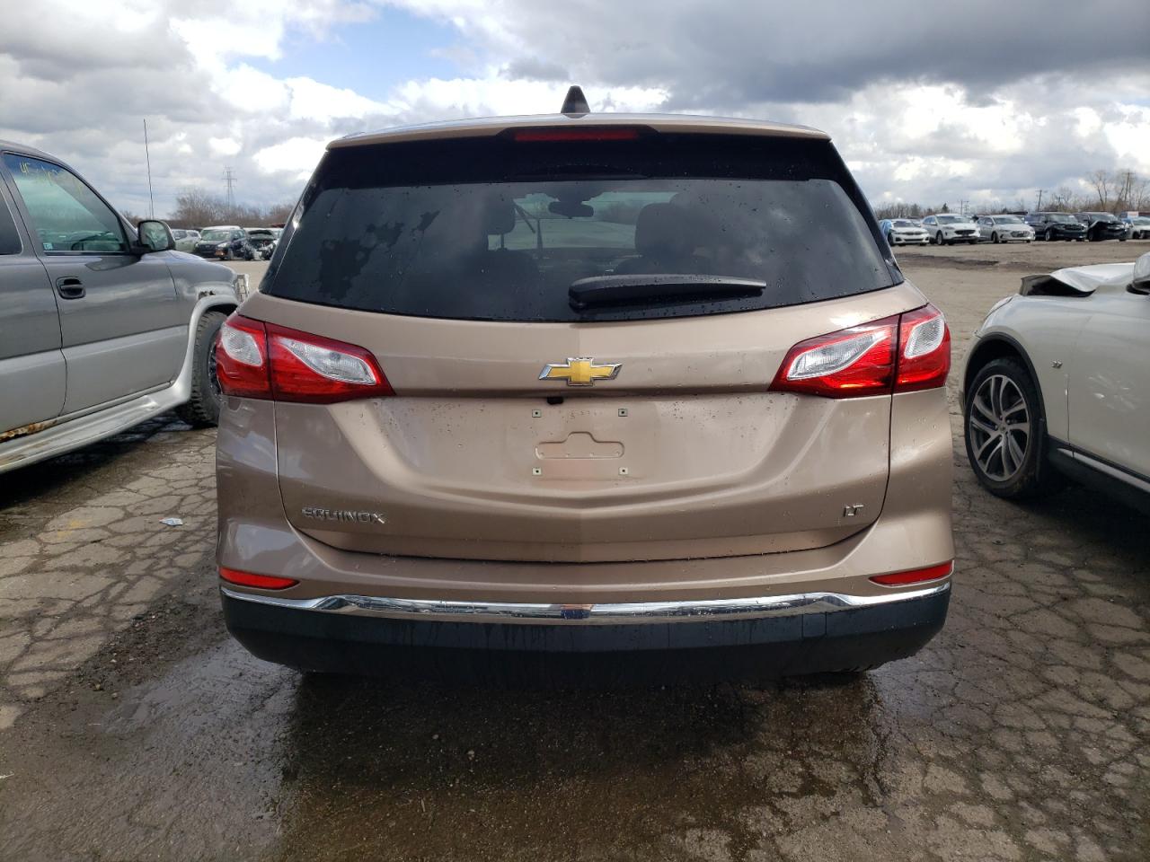 Photo 5 VIN: 2GNAXJEV9J6270953 - CHEVROLET EQUINOX 