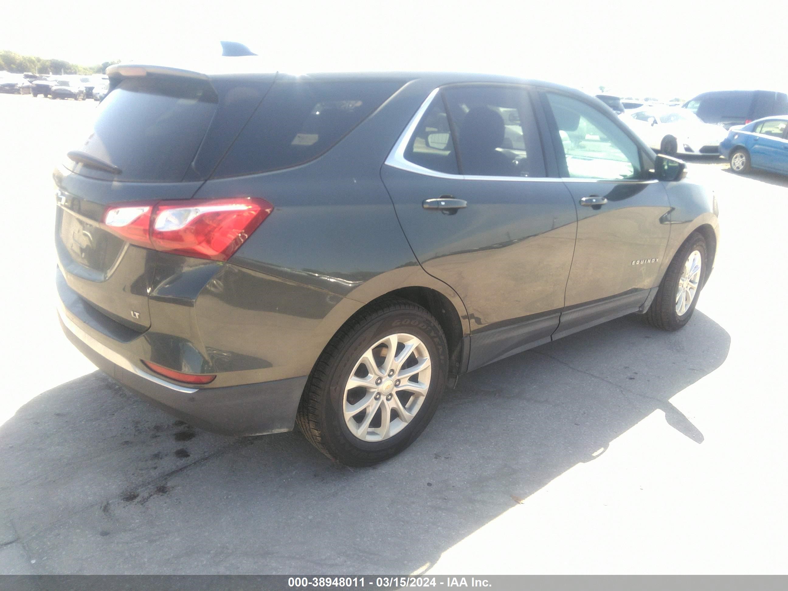 Photo 3 VIN: 2GNAXKEV4K6100233 - CHEVROLET EQUINOX 