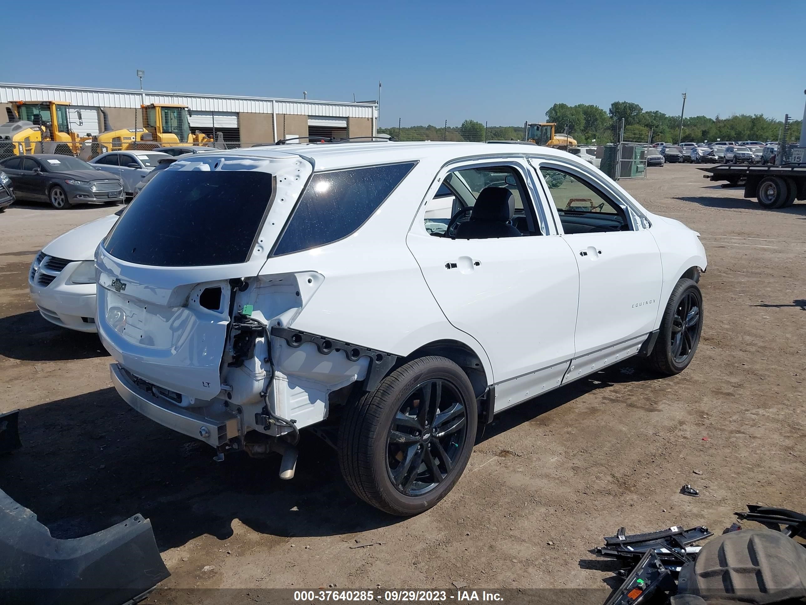 Photo 3 VIN: 2GNAXKEV5M6119134 - CHEVROLET EQUINOX 