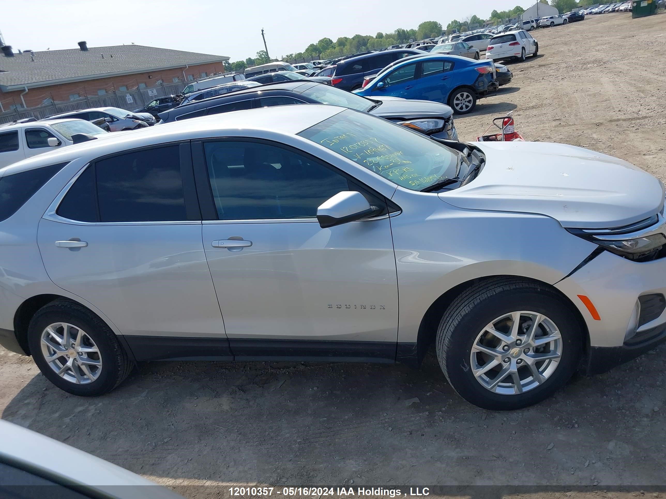 Photo 12 VIN: 2GNAXKEV6N6109469 - CHEVROLET EQUINOX 