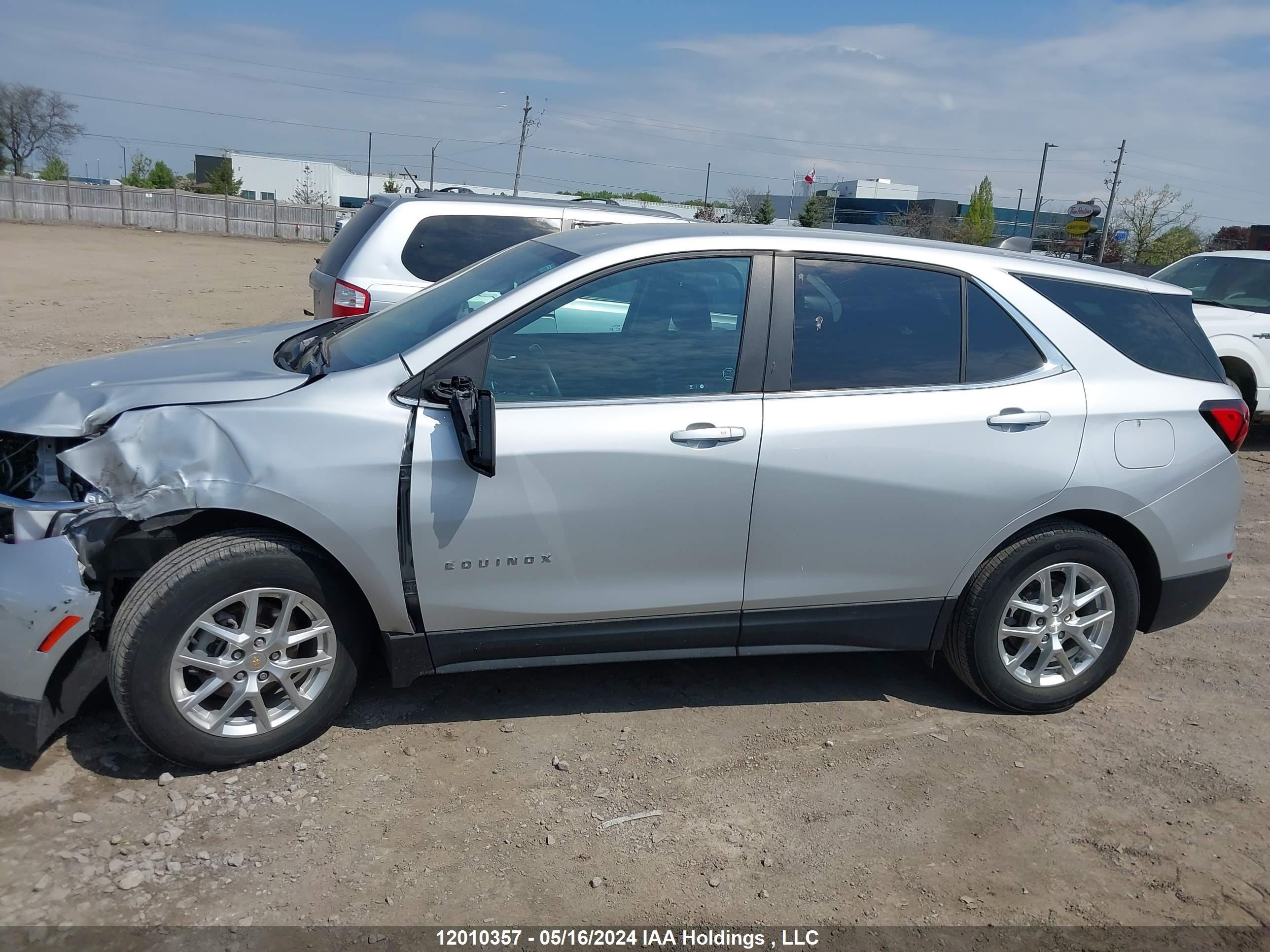 Photo 13 VIN: 2GNAXKEV6N6109469 - CHEVROLET EQUINOX 