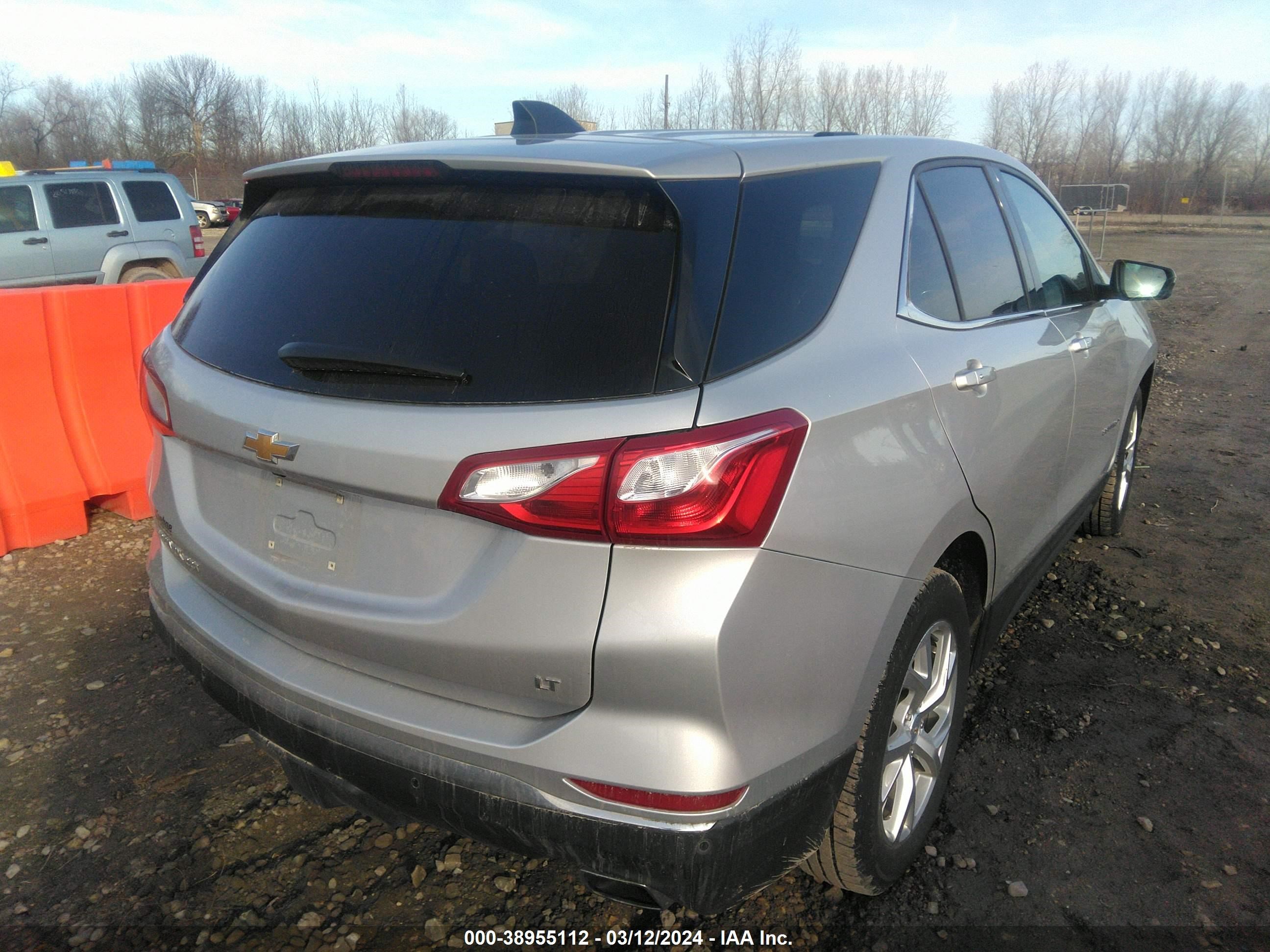 Photo 3 VIN: 2GNAXKEX7J6225890 - CHEVROLET EQUINOX 