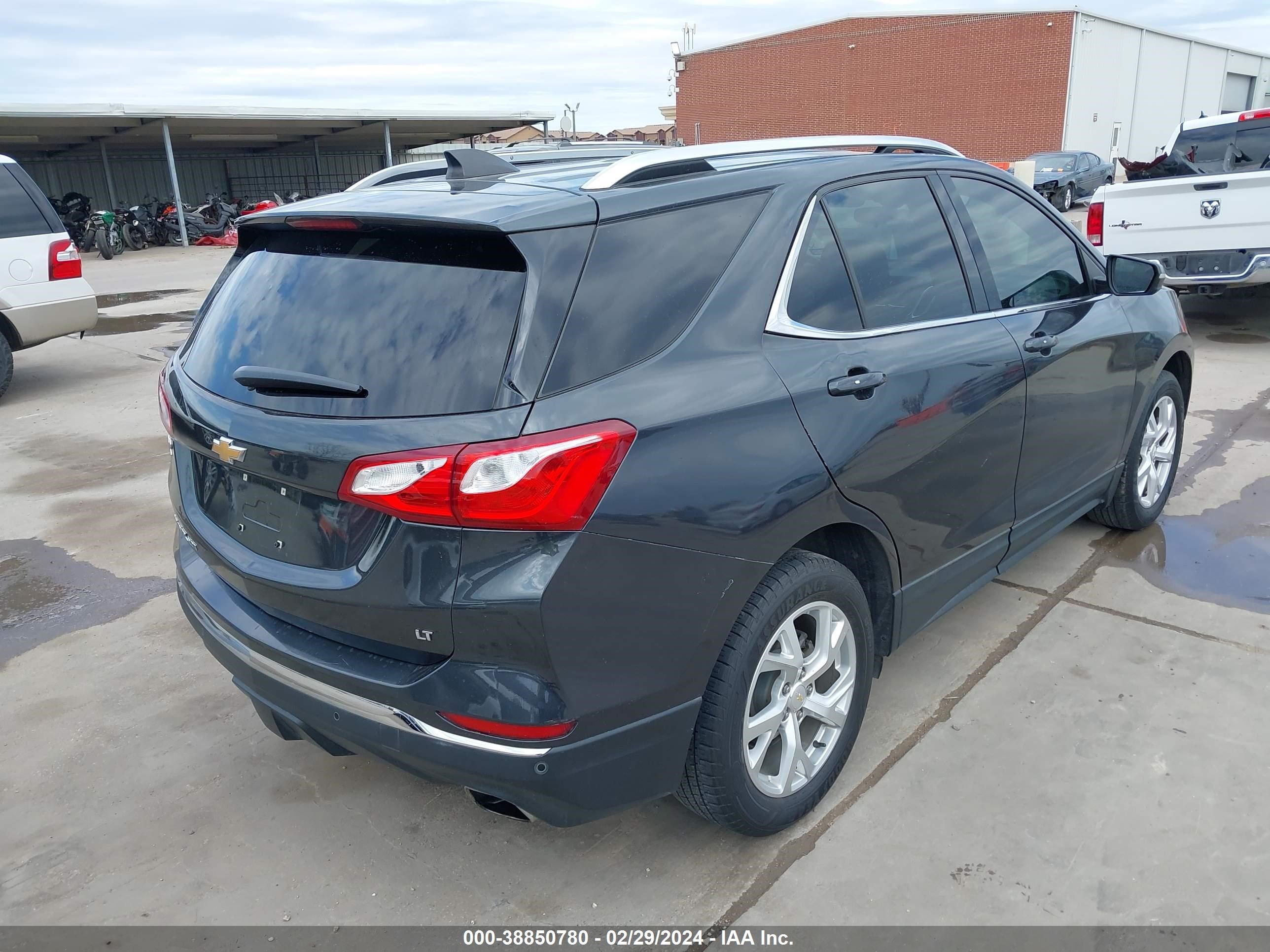 Photo 3 VIN: 2GNAXLEX9K6137365 - CHEVROLET EQUINOX 