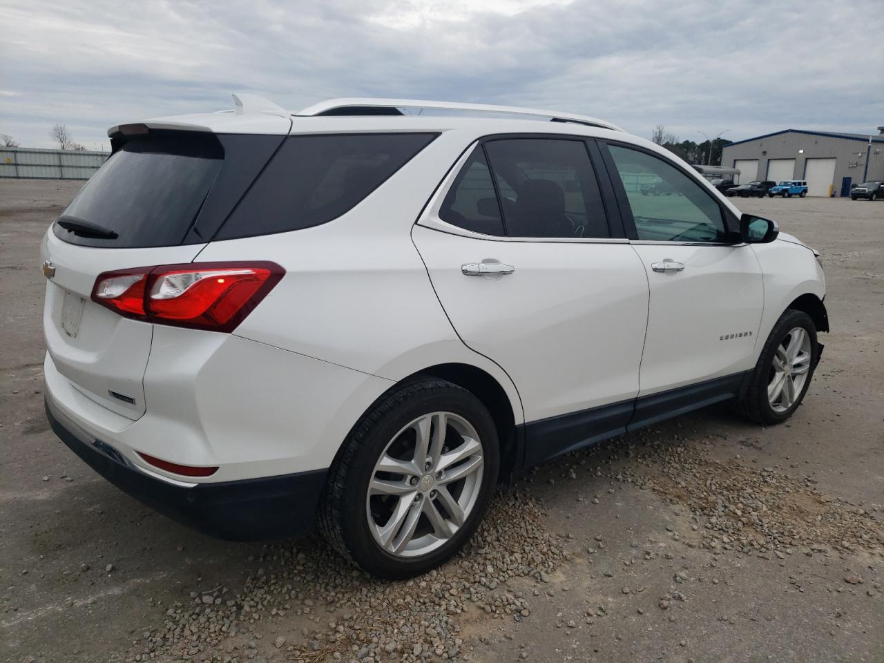 Photo 2 VIN: 2GNAXMEV0J6112387 - CHEVROLET EQUINOX 