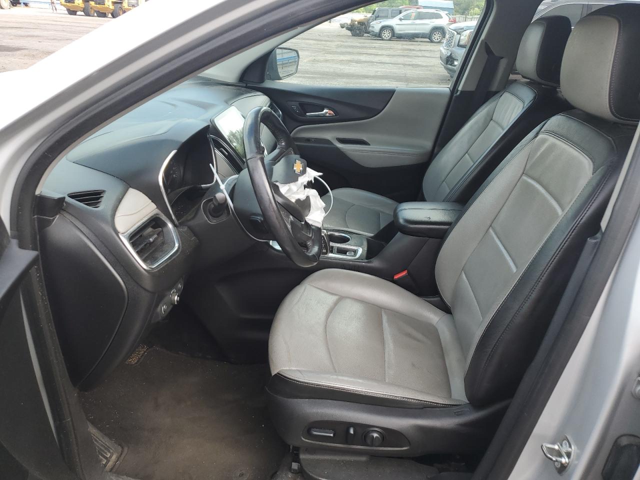 Photo 6 VIN: 2GNAXMEV3J6190582 - CHEVROLET EQUINOX 