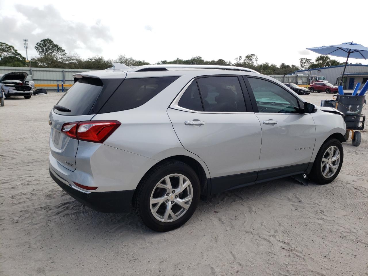 Photo 2 VIN: 2GNAXMEV7J6238259 - CHEVROLET EQUINOX 