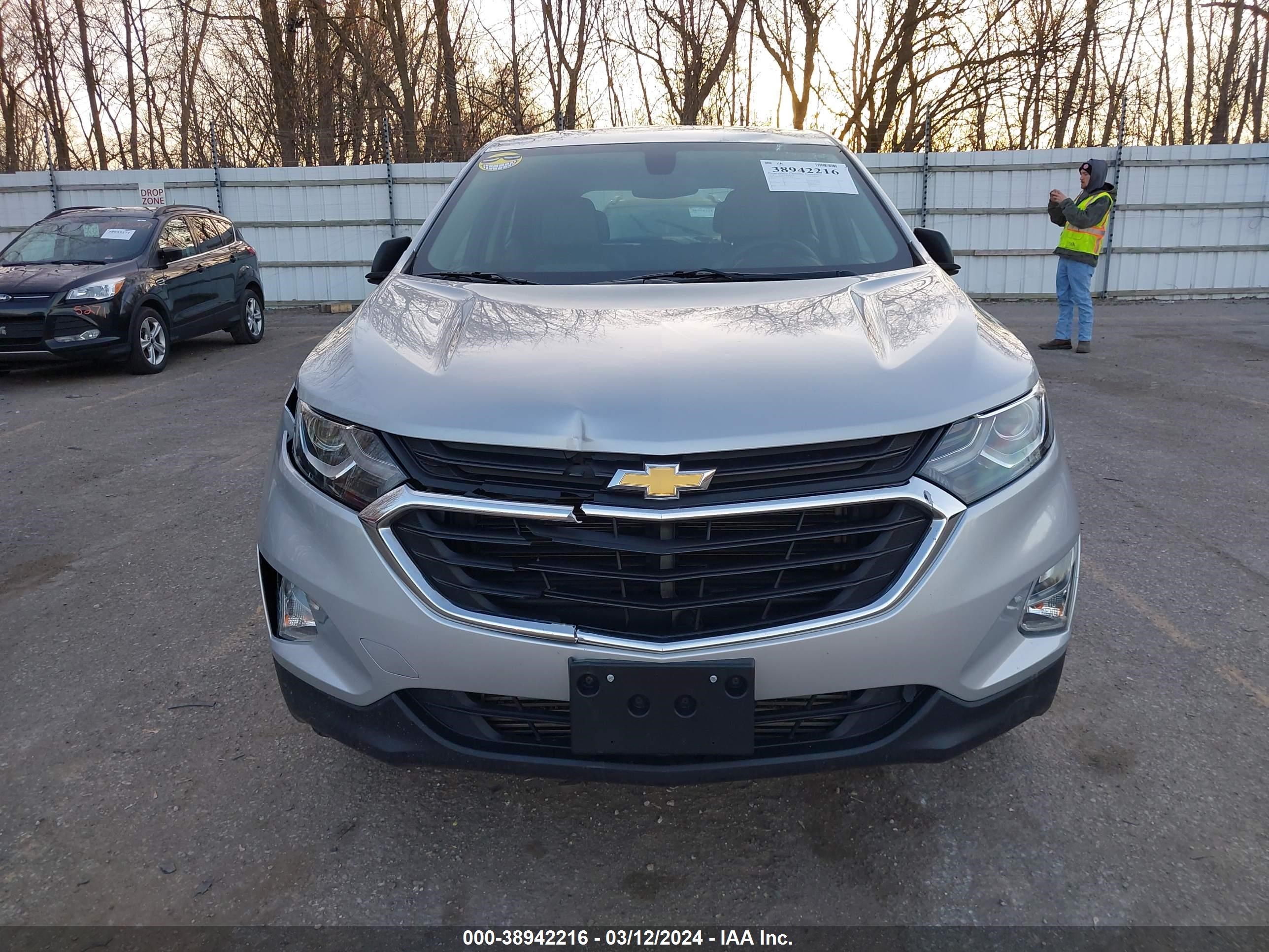 Photo 11 VIN: 2GNAXREV1J6312868 - CHEVROLET EQUINOX 