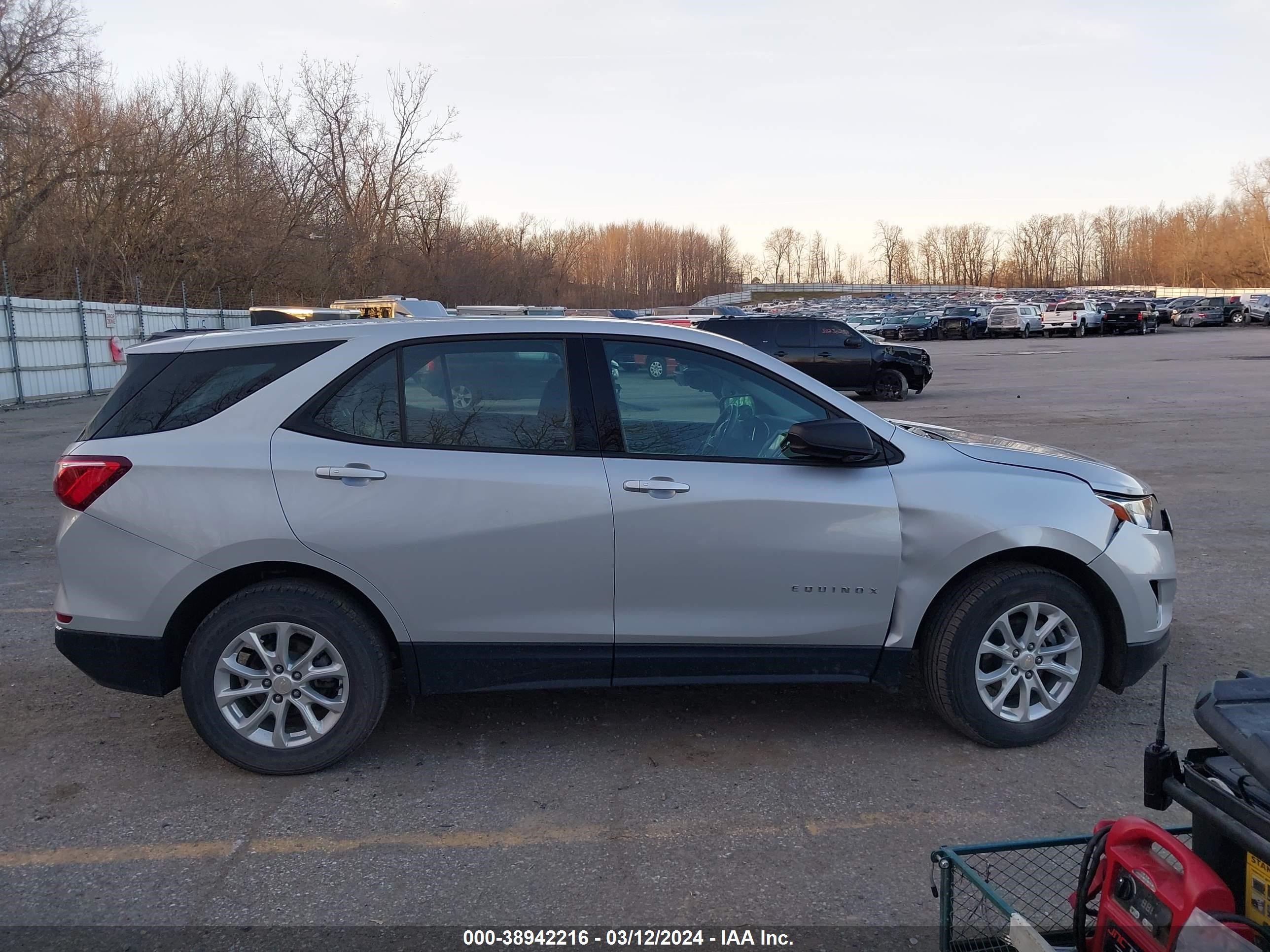 Photo 12 VIN: 2GNAXREV1J6312868 - CHEVROLET EQUINOX 