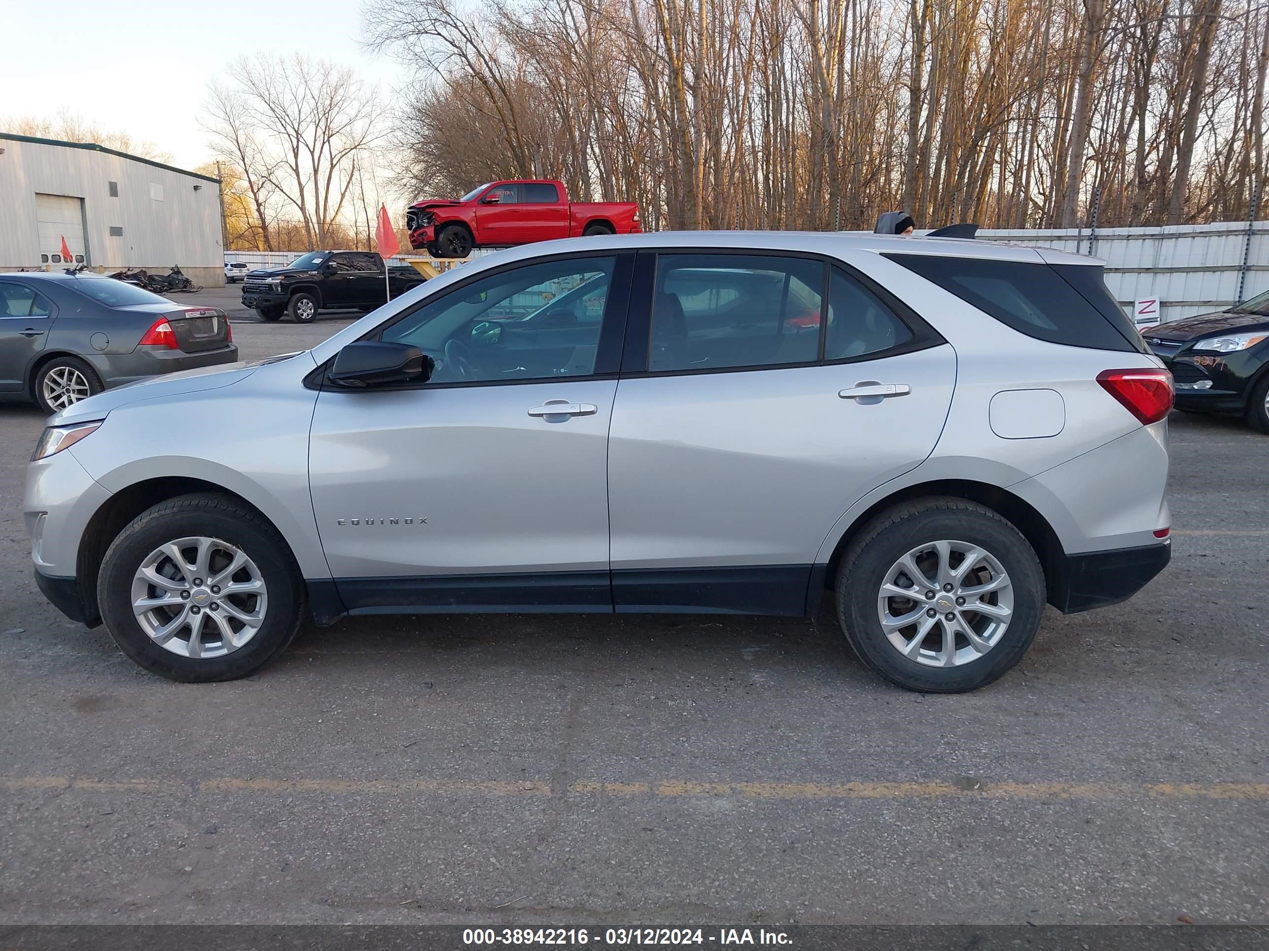 Photo 13 VIN: 2GNAXREV1J6312868 - CHEVROLET EQUINOX 